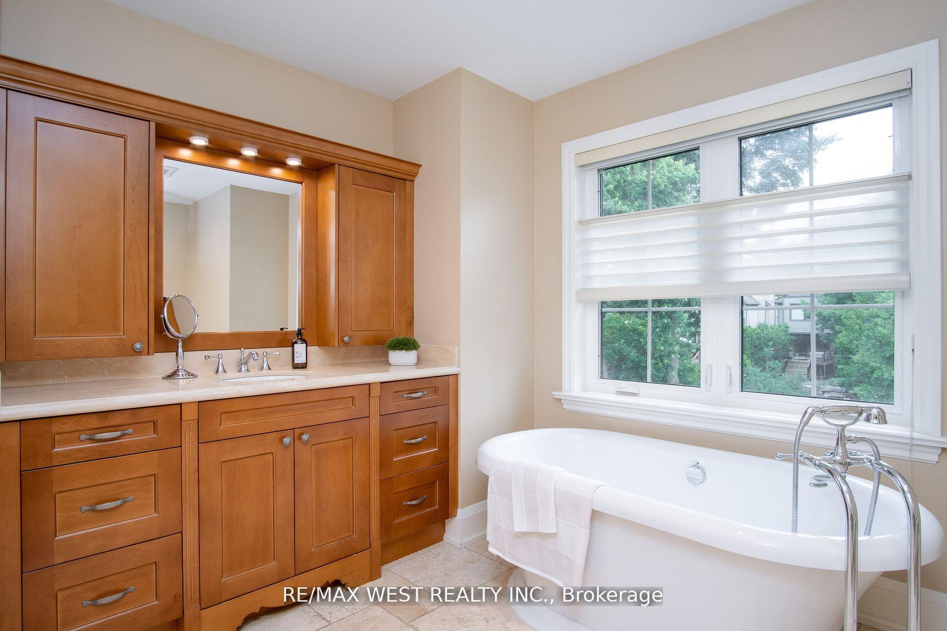 16 Ashton Manr, Toronto, ON M8Y2N5 | 4 Bedroom 4 Bathroom Detached House | Image 17