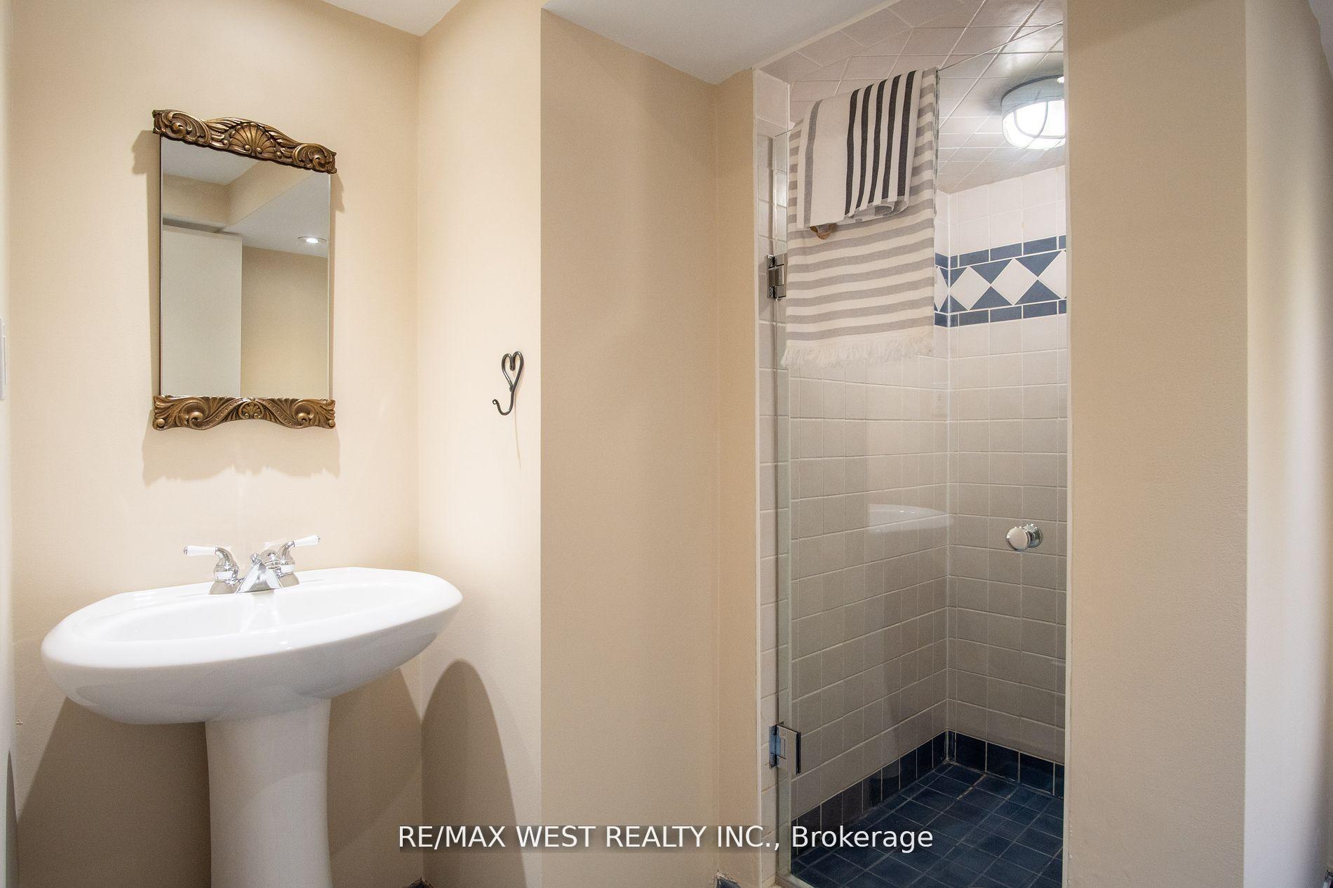 16 Ashton Manr, Toronto, ON M8Y2N5 | 4 Bedroom 4 Bathroom Detached House | Image 23