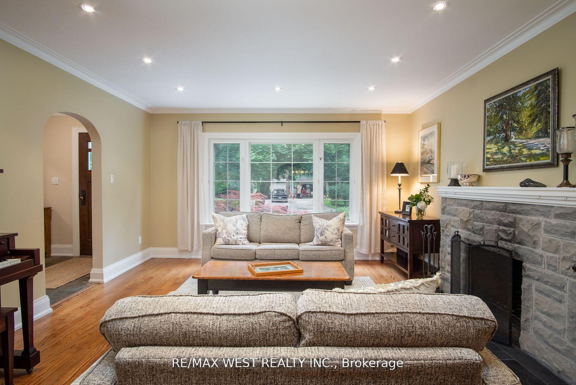 16 Ashton Manr, Toronto, ON M8Y2N5 | 4 Bedroom 4 Bathroom Detached House | Image 4