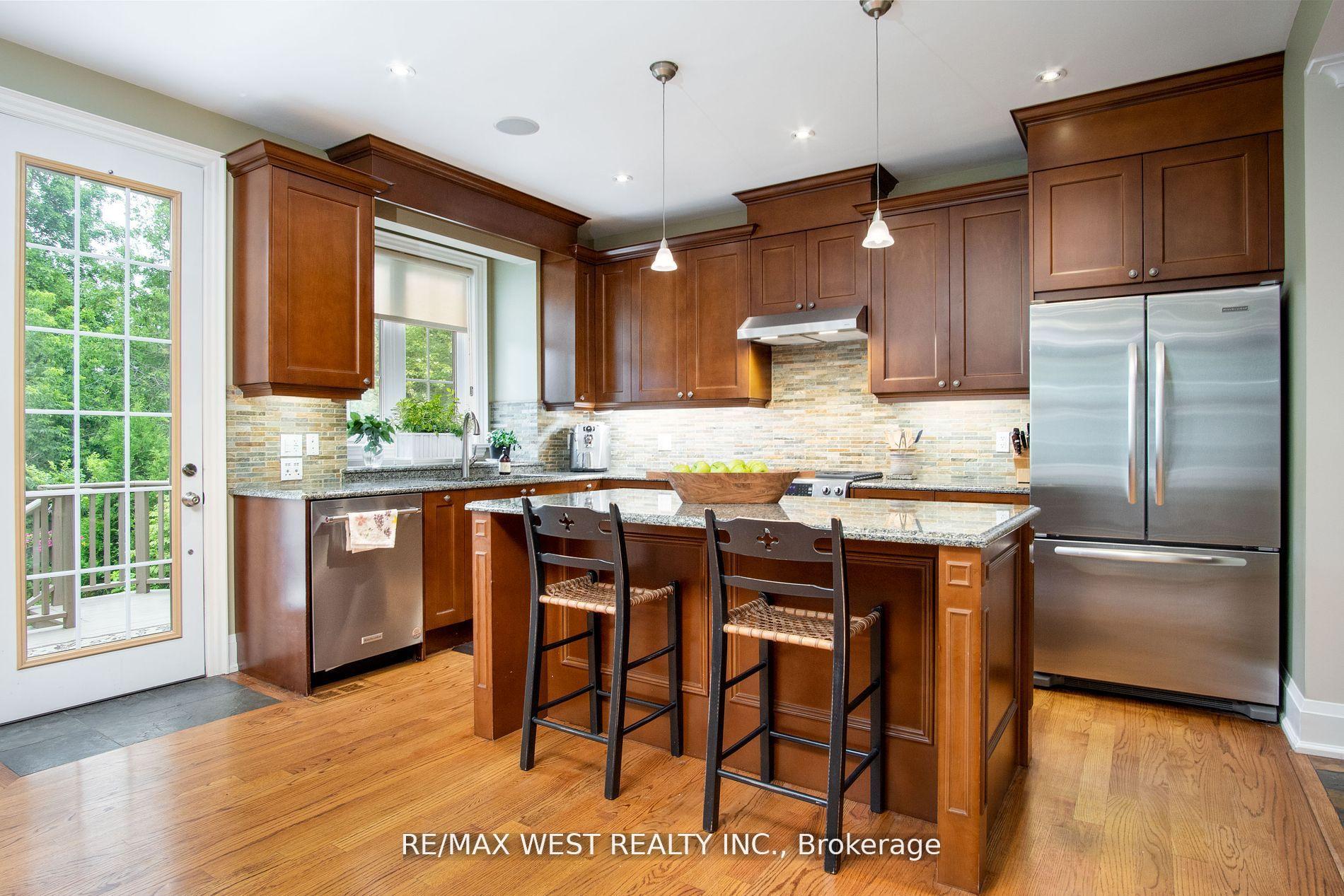 16 Ashton Manr, Toronto, ON M8Y2N5 | 4 Bedroom 4 Bathroom Detached House | Image 9