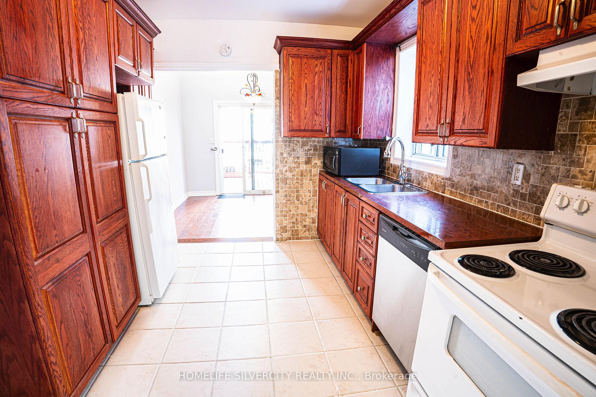 47 Osler St, Toronto, ON M6P4A1 | 3 Bedroom 4 Bathroom Semi-Detached House | Image 12