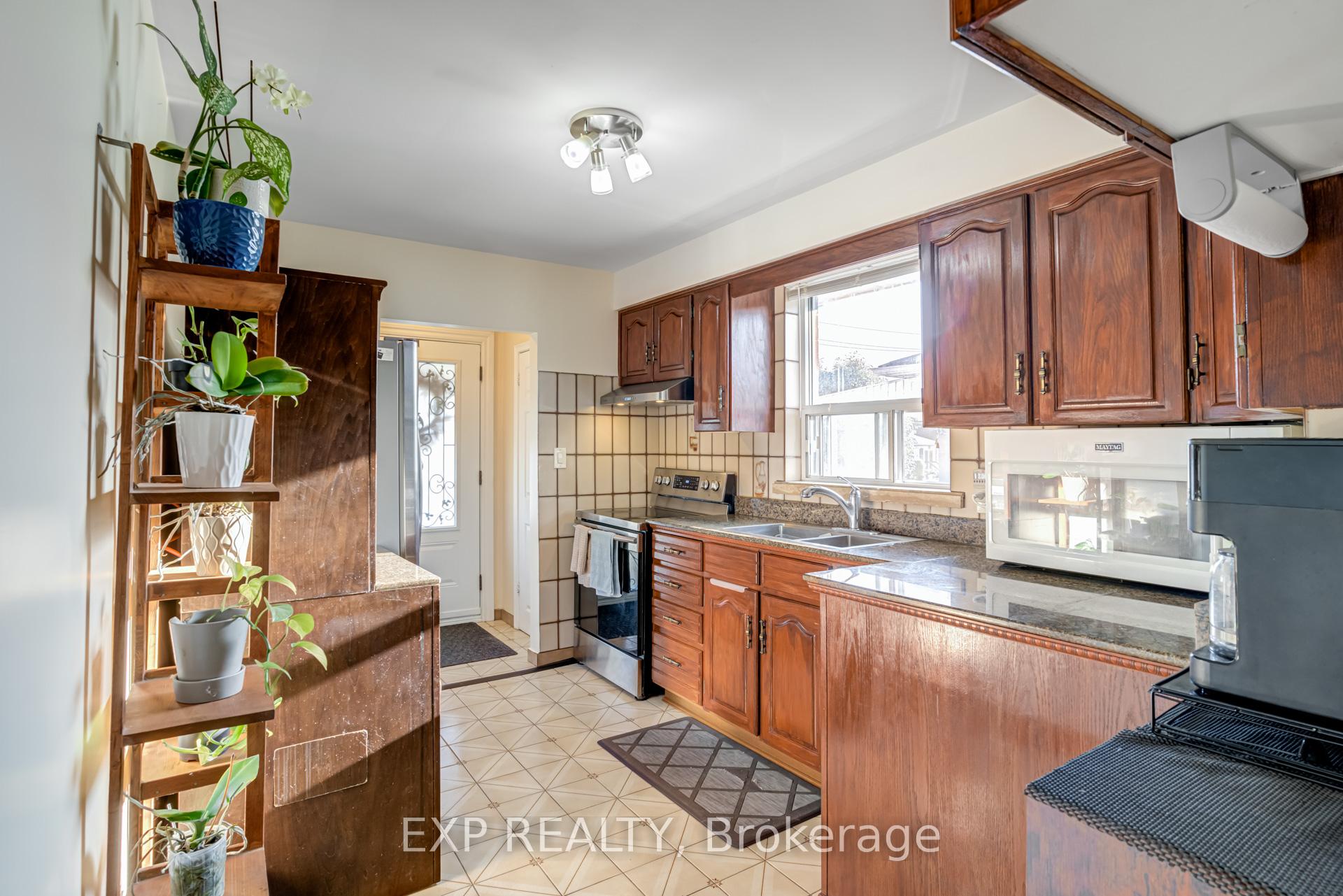 16 Heavitree Dr, Toronto, ON M3L1K6 | 3 Bedroom 2 Bathroom Semi-Detached House | Image 13