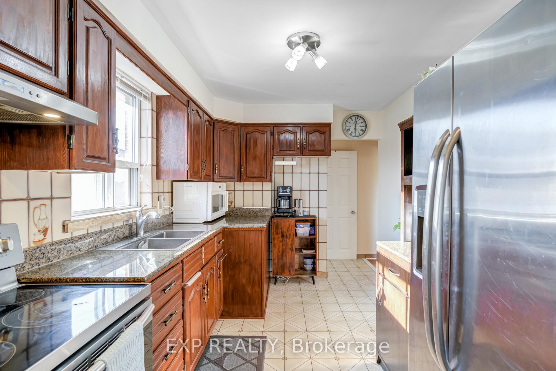 16 Heavitree Dr, Toronto, ON M3L1K6 | 3 Bedroom 2 Bathroom Semi-Detached House | Image 14