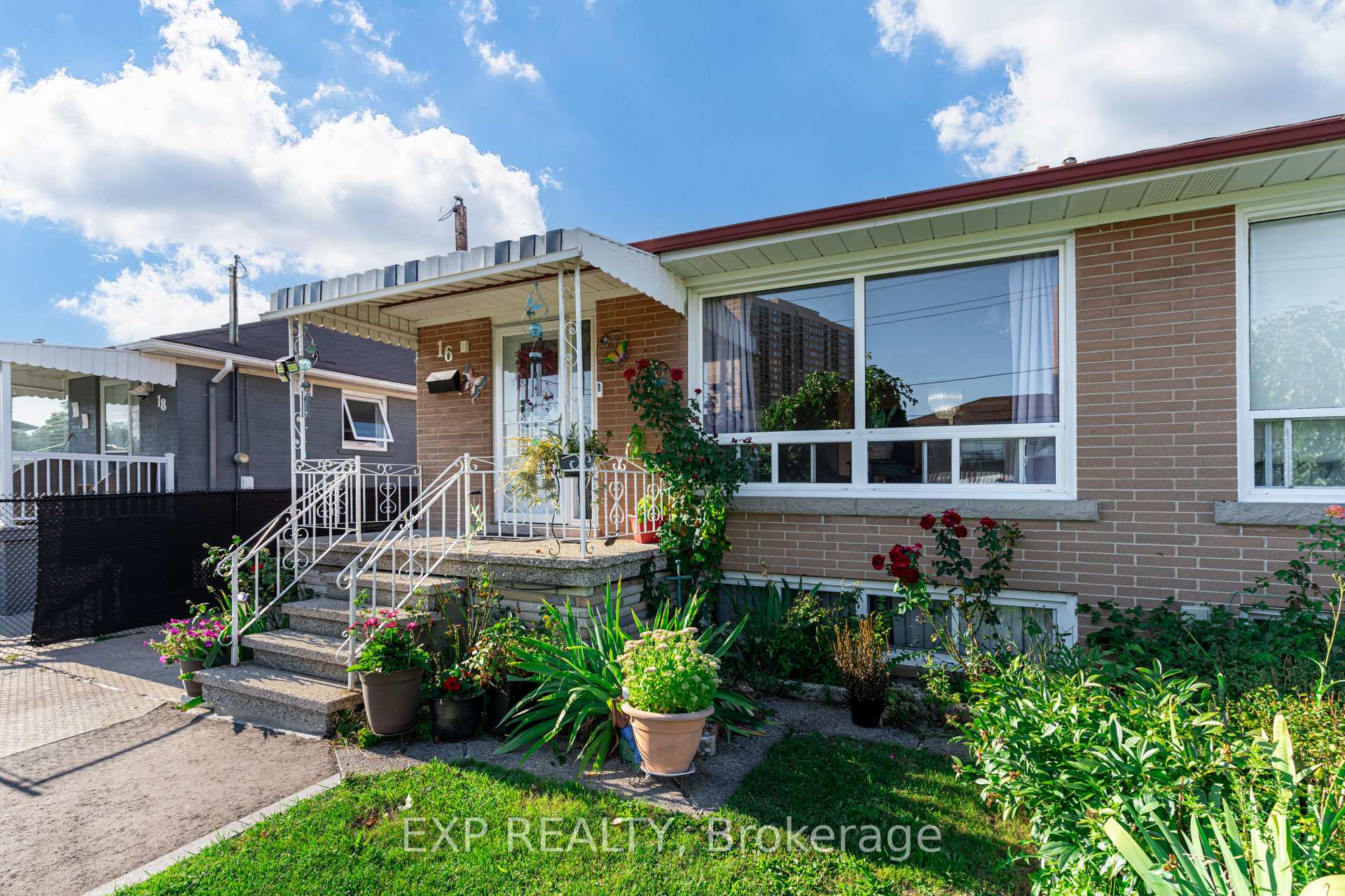 16 Heavitree Dr, Toronto, ON M3L1K6 | 3 Bedroom 2 Bathroom Semi-Detached House | Image 2