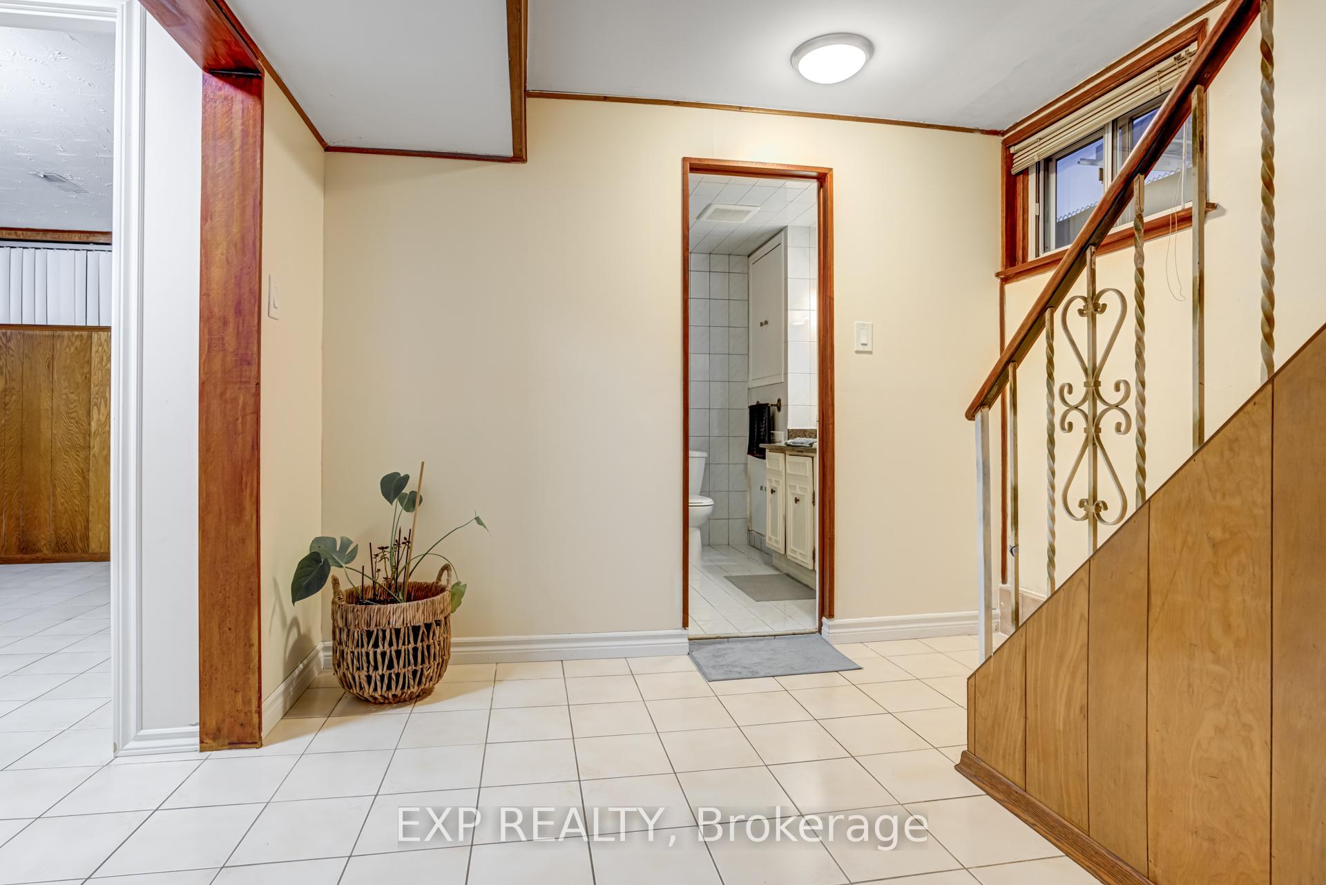 16 Heavitree Dr, Toronto, ON M3L1K6 | 3 Bedroom 2 Bathroom Semi-Detached House | Image 27