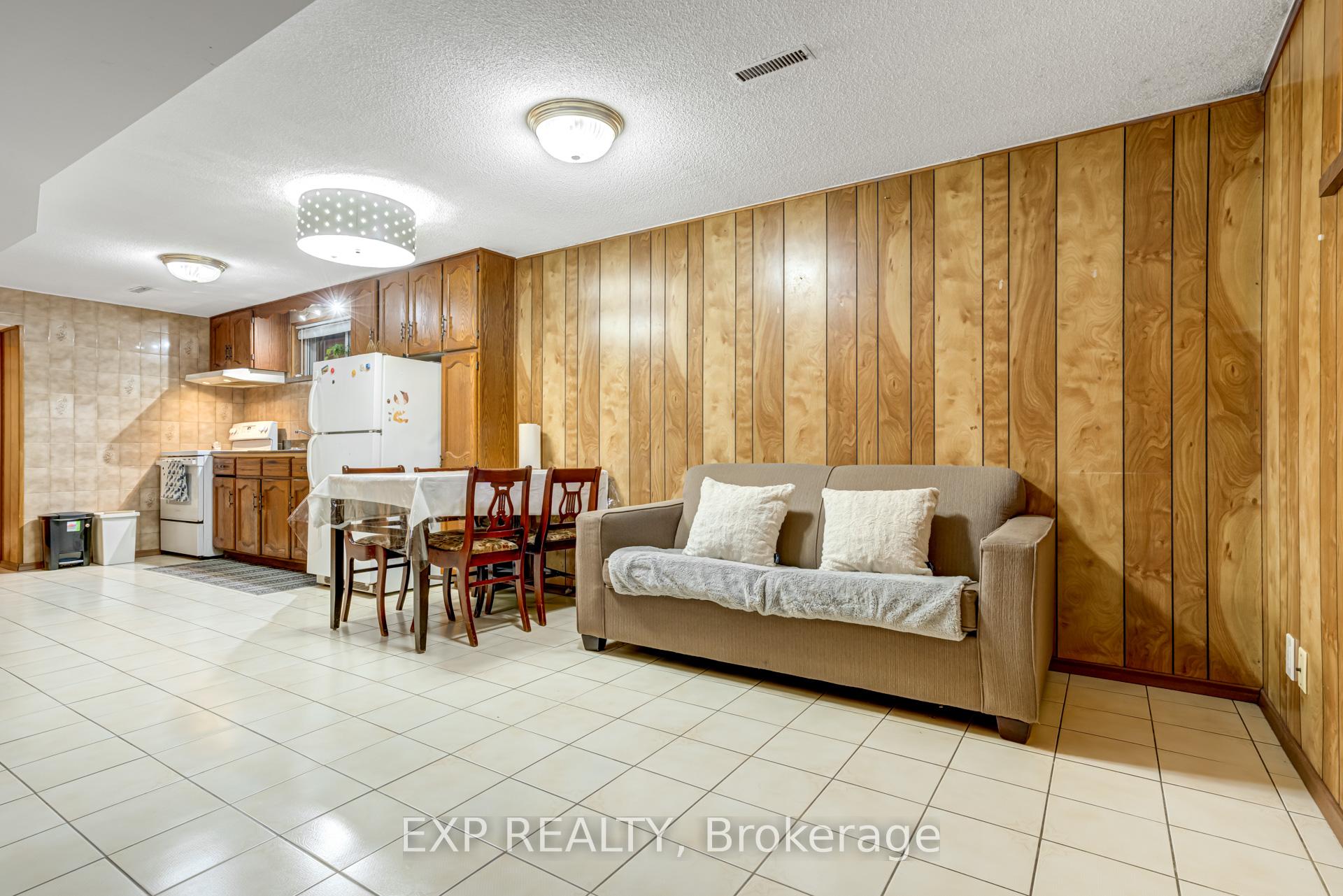 16 Heavitree Dr, Toronto, ON M3L1K6 | 3 Bedroom 2 Bathroom Semi-Detached House | Image 34