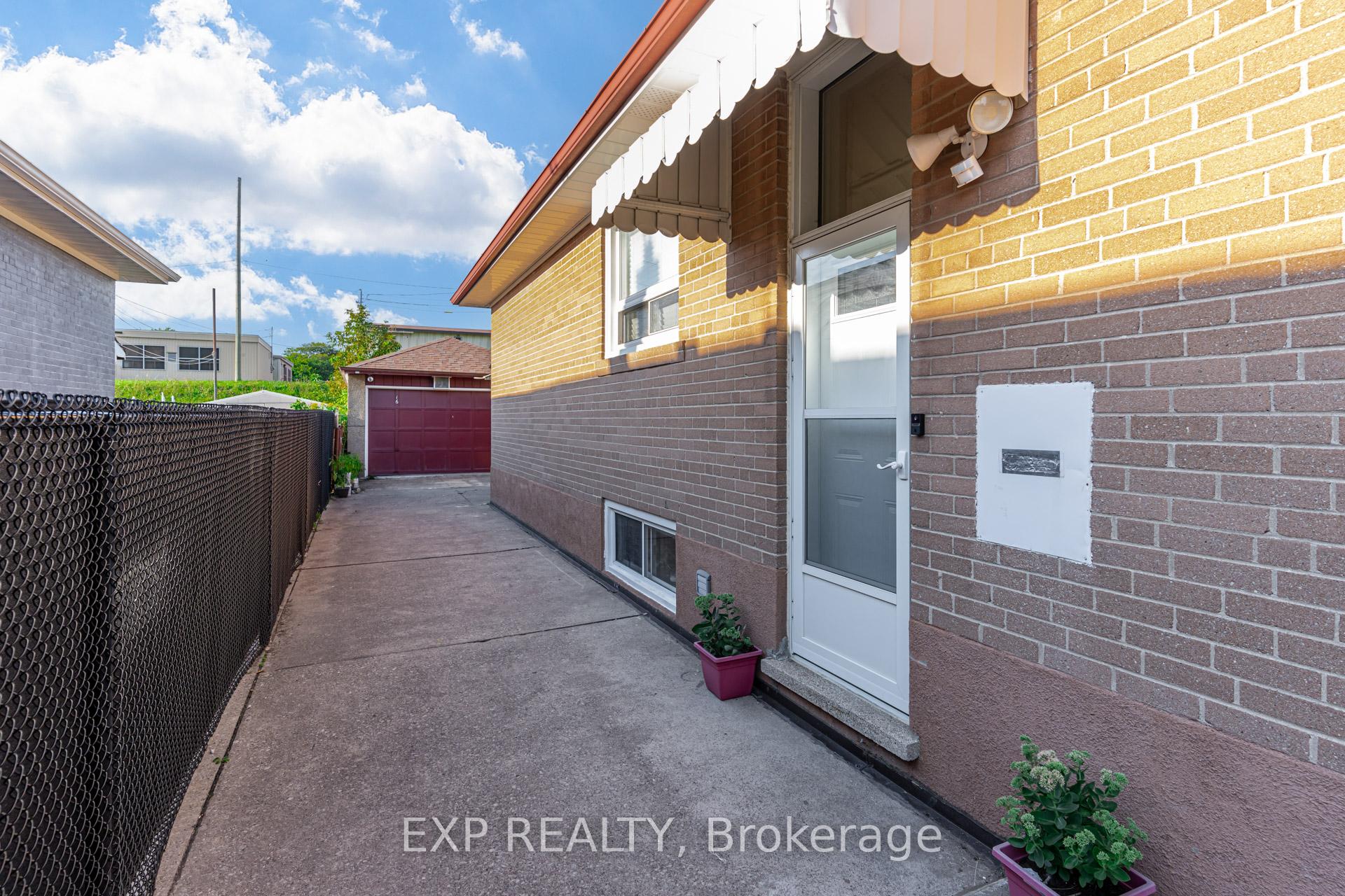 16 Heavitree Dr, Toronto, ON M3L1K6 | 3 Bedroom 2 Bathroom Semi-Detached House | Image 36