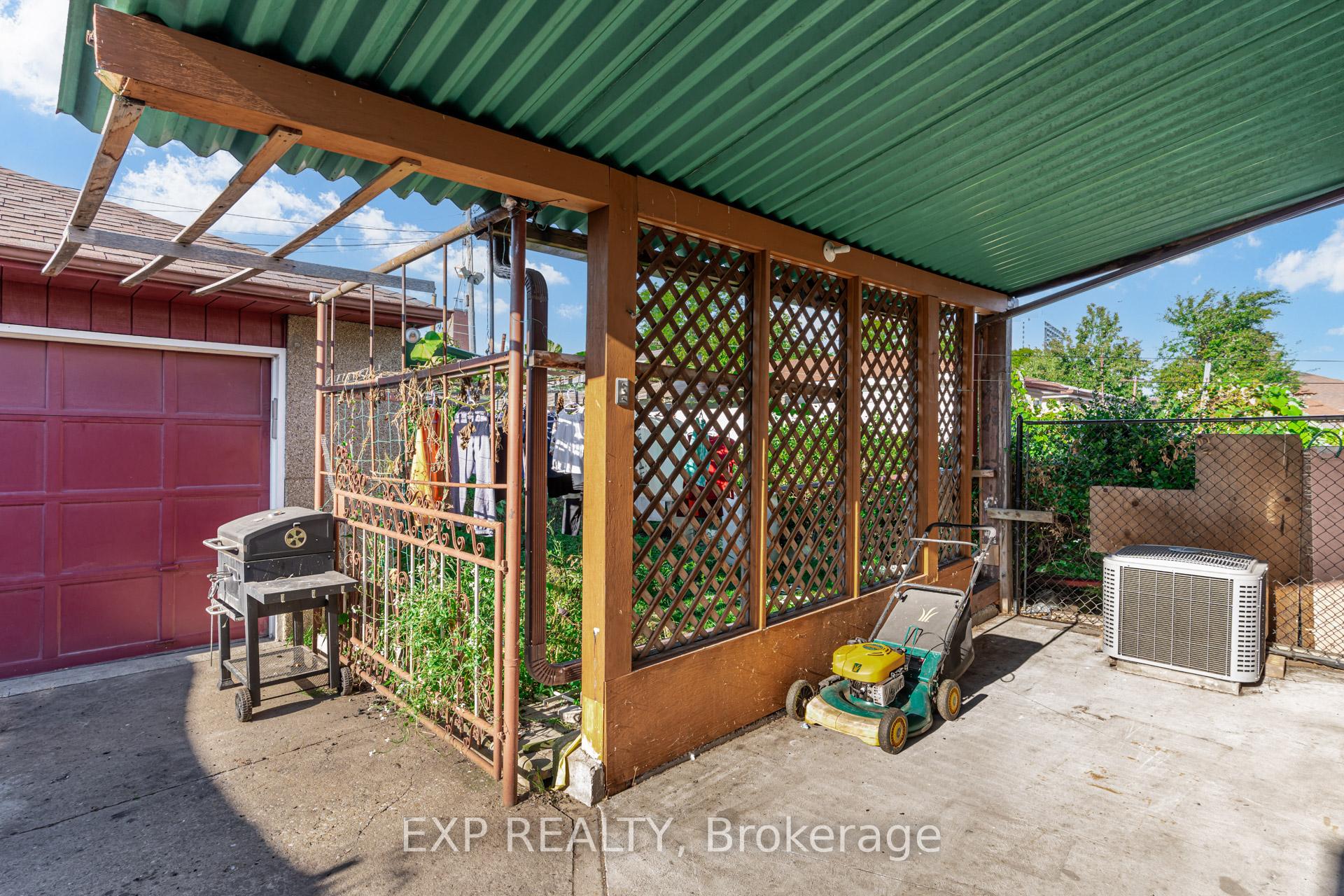 16 Heavitree Dr, Toronto, ON M3L1K6 | 3 Bedroom 2 Bathroom Semi-Detached House | Image 38