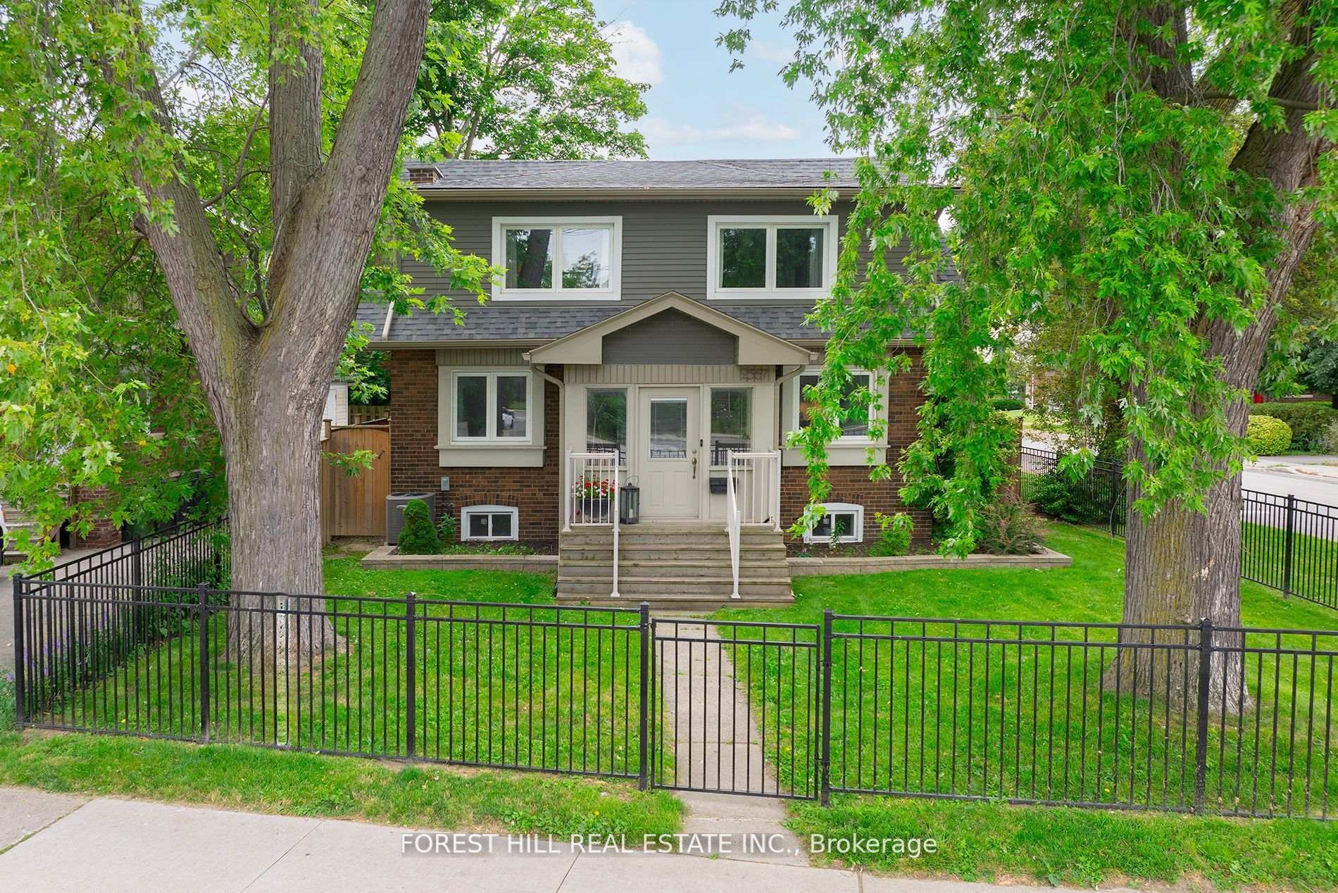 2567 Lake Shore Blvd W, Toronto, ON M8V1E5 | 3 Bedroom 4 Bathroom Detached House | Image 1