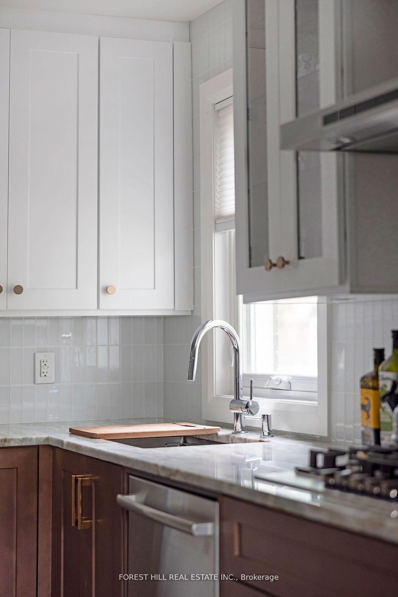 2567 Lake Shore Blvd W, Toronto, ON M8V1E5 | 3 Bedroom 4 Bathroom Detached House | Image 13