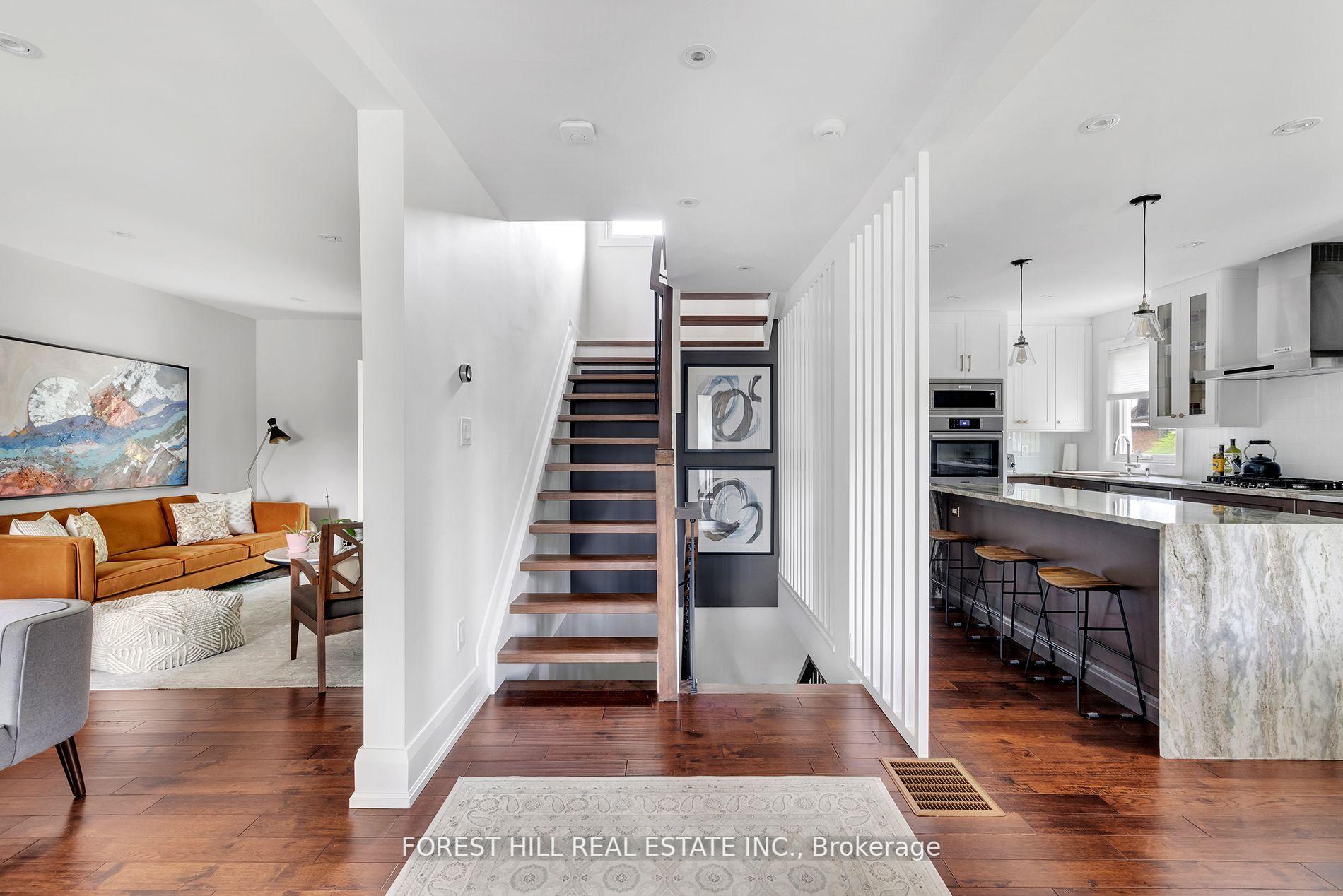 2567 Lake Shore Blvd W, Toronto, ON M8V1E5 | 3 Bedroom 4 Bathroom Detached House | Image 2