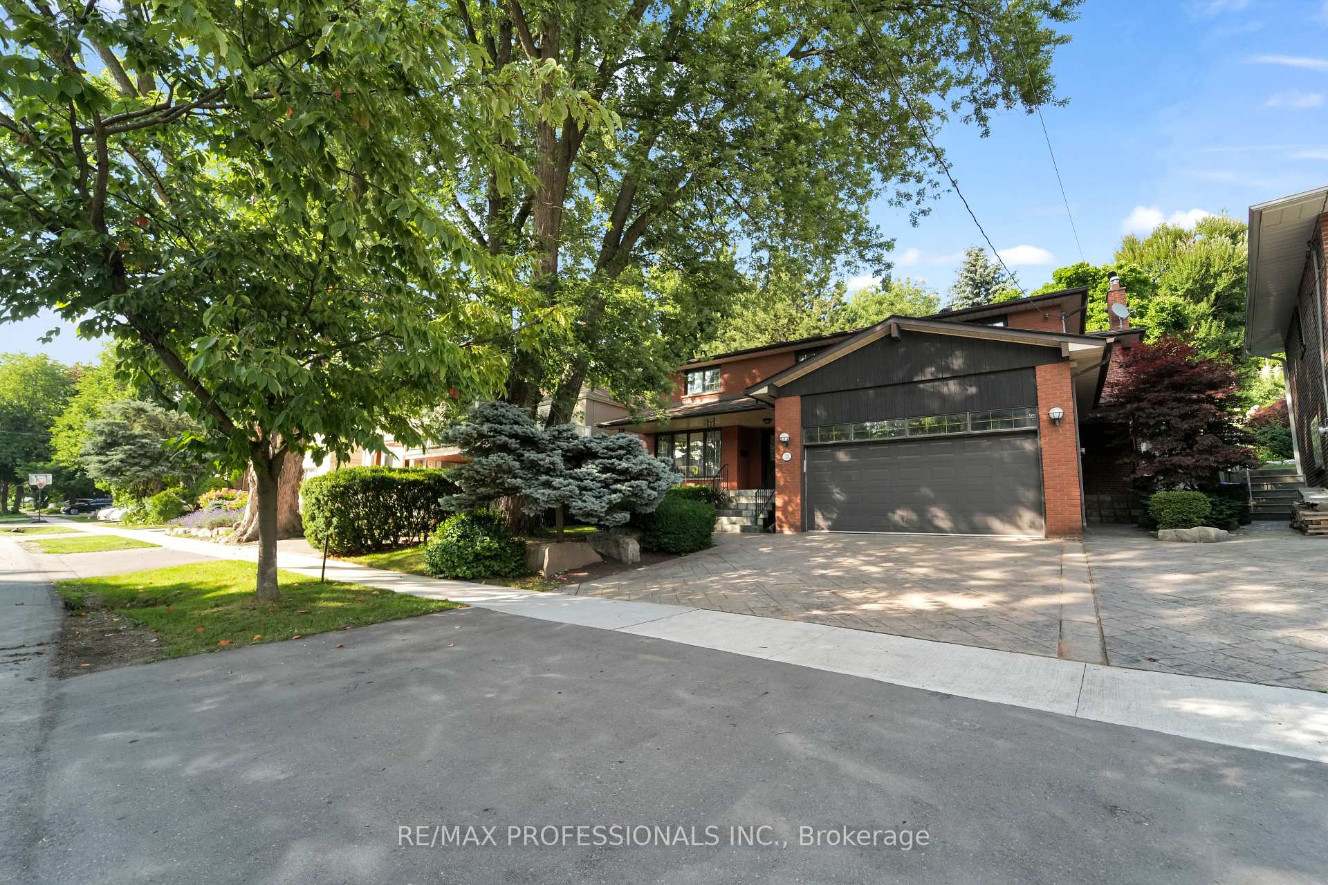 33 Bonnyview Dr, Toronto, ON M8Y3G7 | 4 Bedroom 3 Bathroom Detached House | Image 1