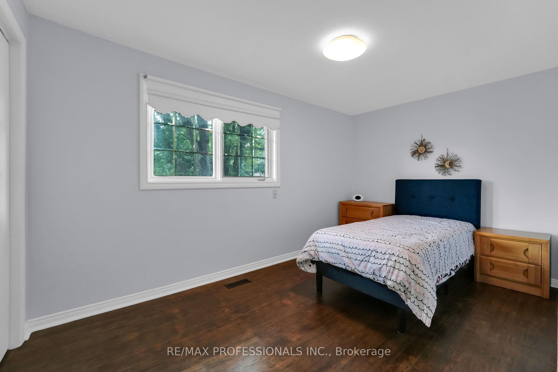 33 Bonnyview Dr, Toronto, ON M8Y3G7 | 4 Bedroom 3 Bathroom Detached House | Image 16