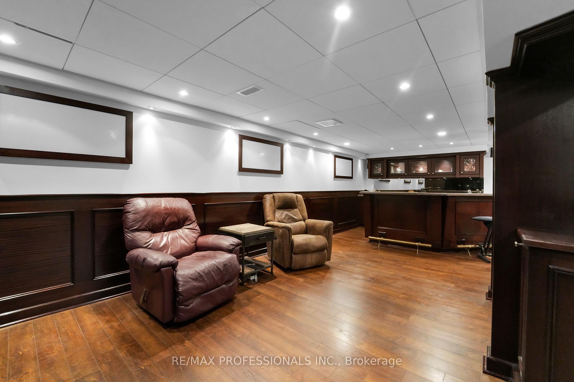 33 Bonnyview Dr, Toronto, ON M8Y3G7 | 4 Bedroom 3 Bathroom Detached House | Image 17