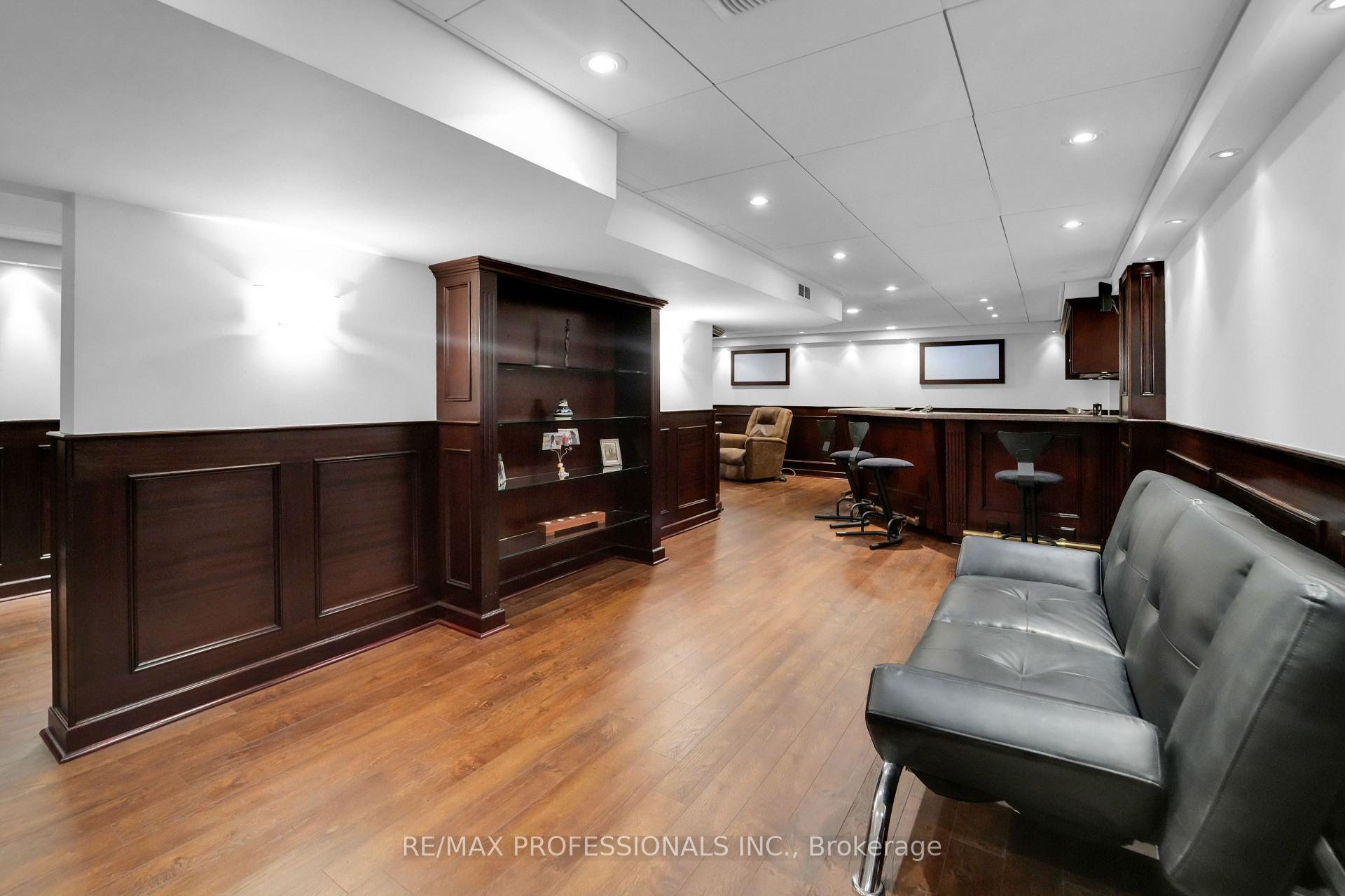 33 Bonnyview Dr, Toronto, ON M8Y3G7 | 4 Bedroom 3 Bathroom Detached House | Image 21