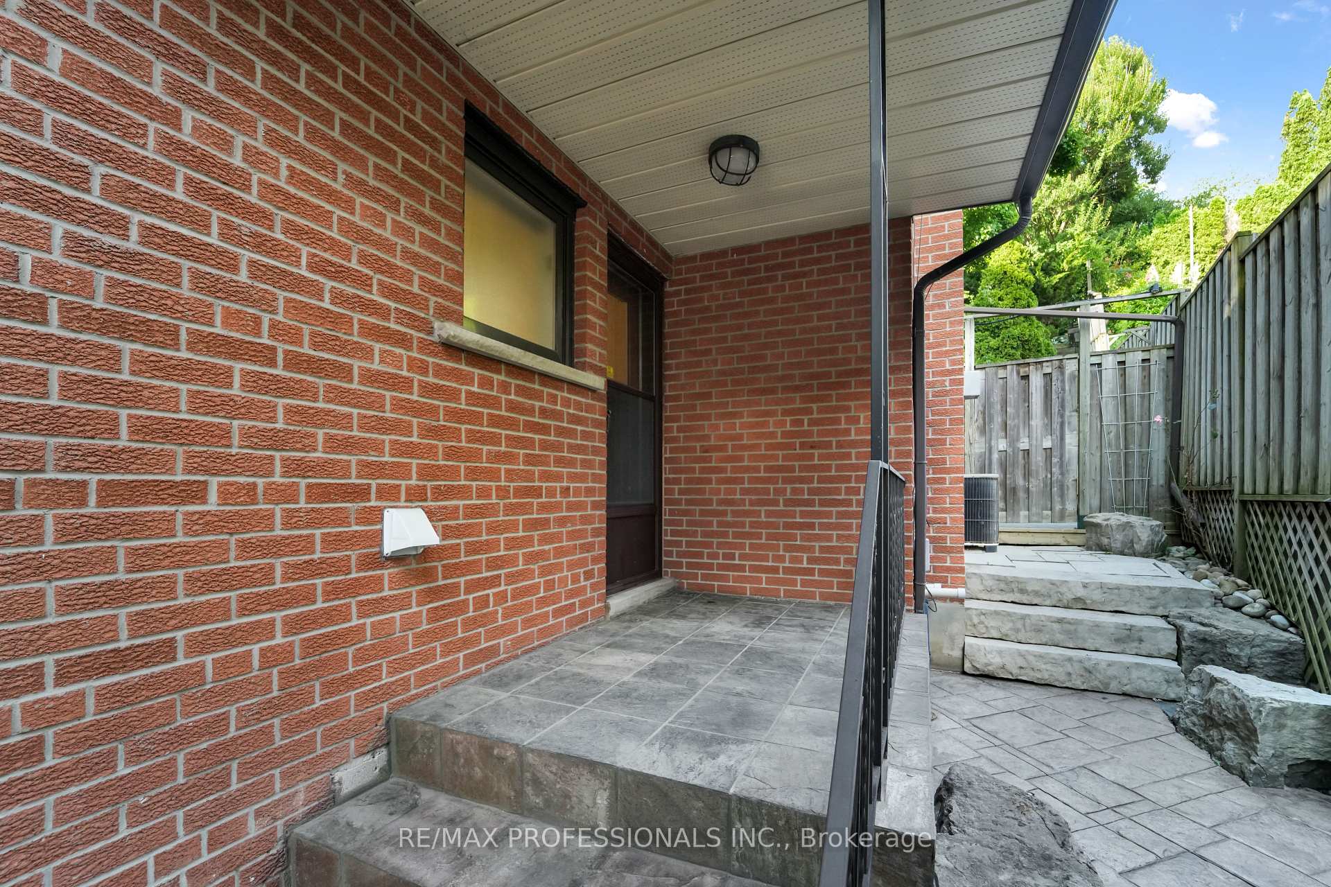 33 Bonnyview Dr, Toronto, ON M8Y3G7 | 4 Bedroom 3 Bathroom Detached House | Image 23