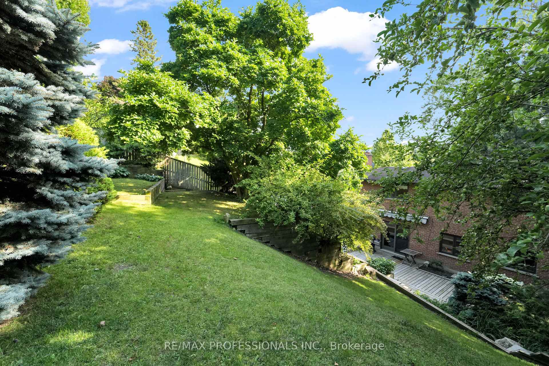 33 Bonnyview Dr, Toronto, ON M8Y3G7 | 4 Bedroom 3 Bathroom Detached House | Image 32