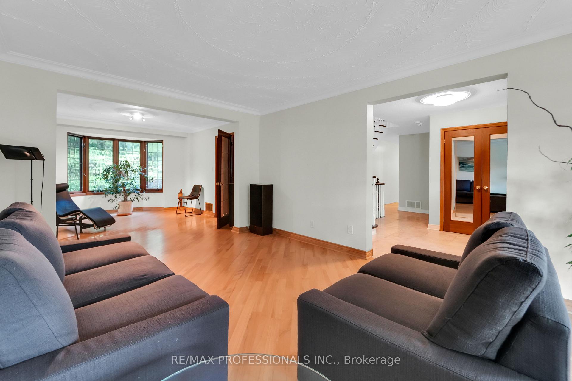 33 Bonnyview Dr, Toronto, ON M8Y3G7 | 4 Bedroom 3 Bathroom Detached House | Image 5