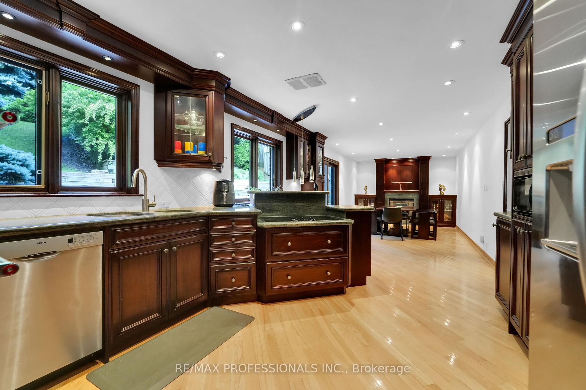 33 Bonnyview Dr, Toronto, ON M8Y3G7 | 4 Bedroom 3 Bathroom Detached House | Image 6