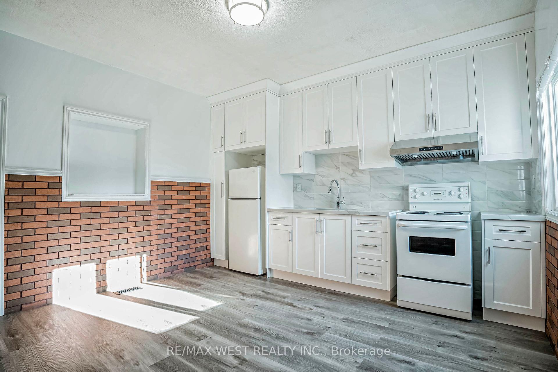 560 Perth Ave, Toronto, ON M6N2W7 | 3 Bedroom 3 Bathroom Semi-Detached House | Image 10