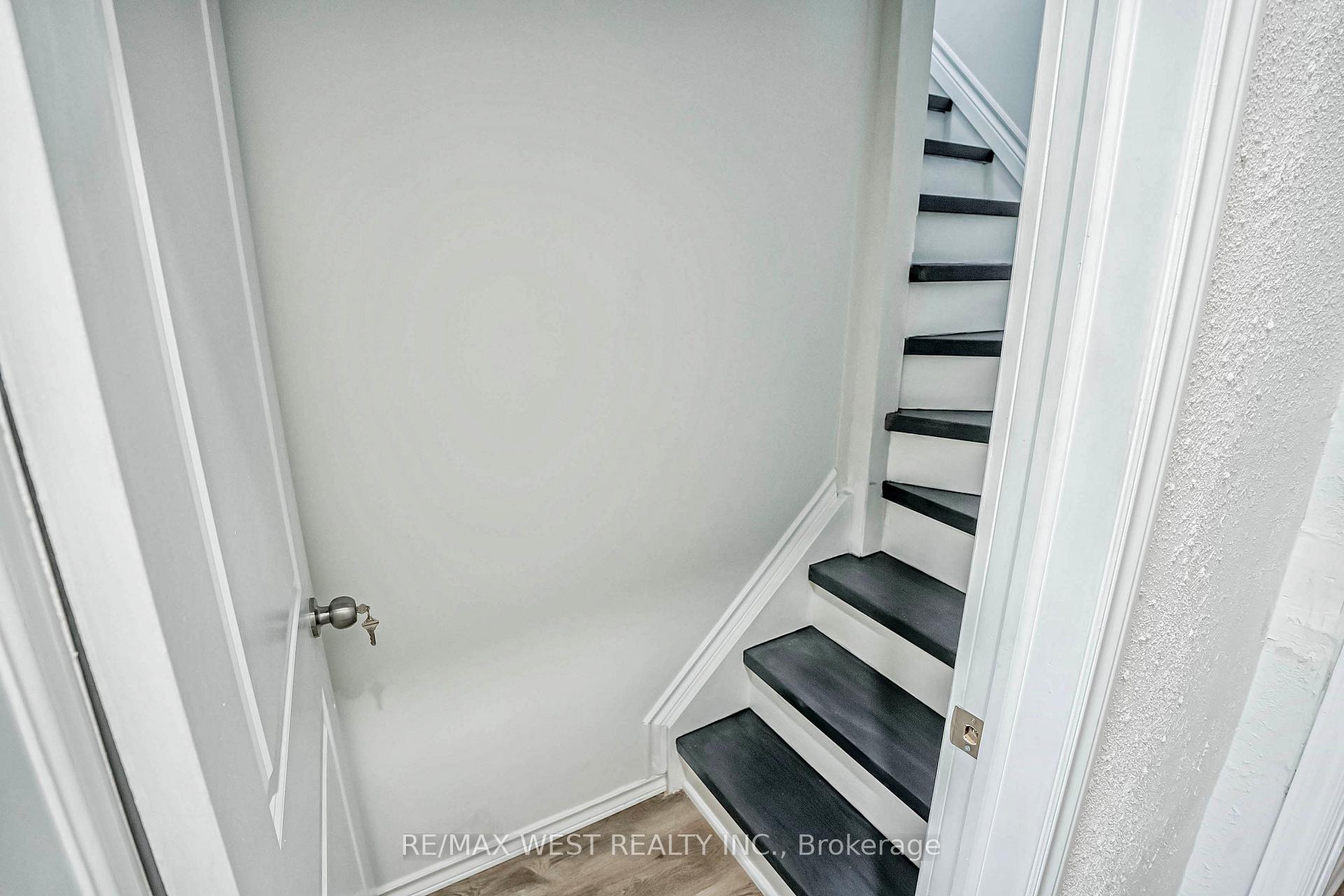 560 Perth Ave, Toronto, ON M6N2W7 | 3 Bedroom 3 Bathroom Semi-Detached House | Image 15