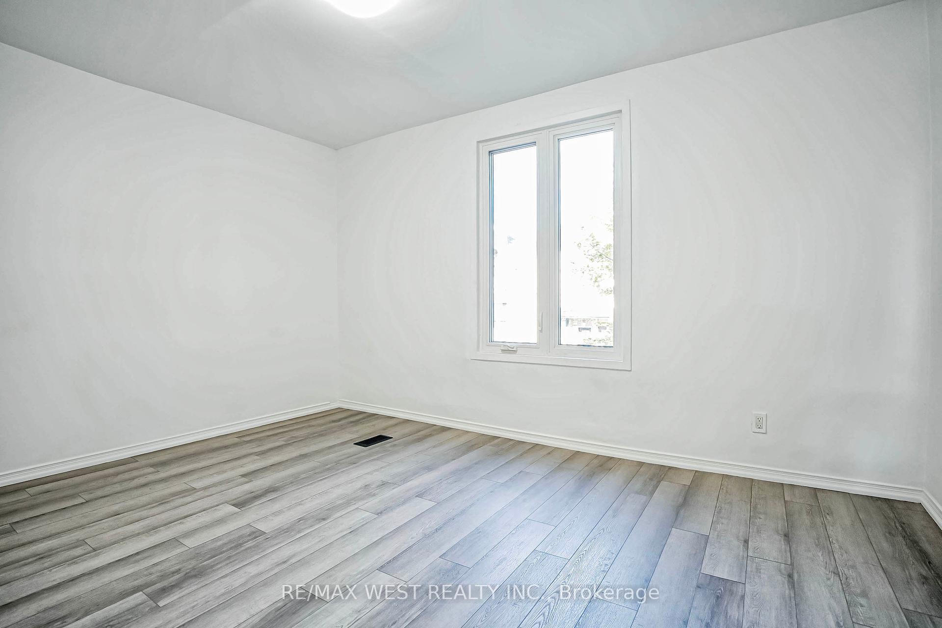 560 Perth Ave, Toronto, ON M6N2W7 | 3 Bedroom 3 Bathroom Semi-Detached House | Image 16