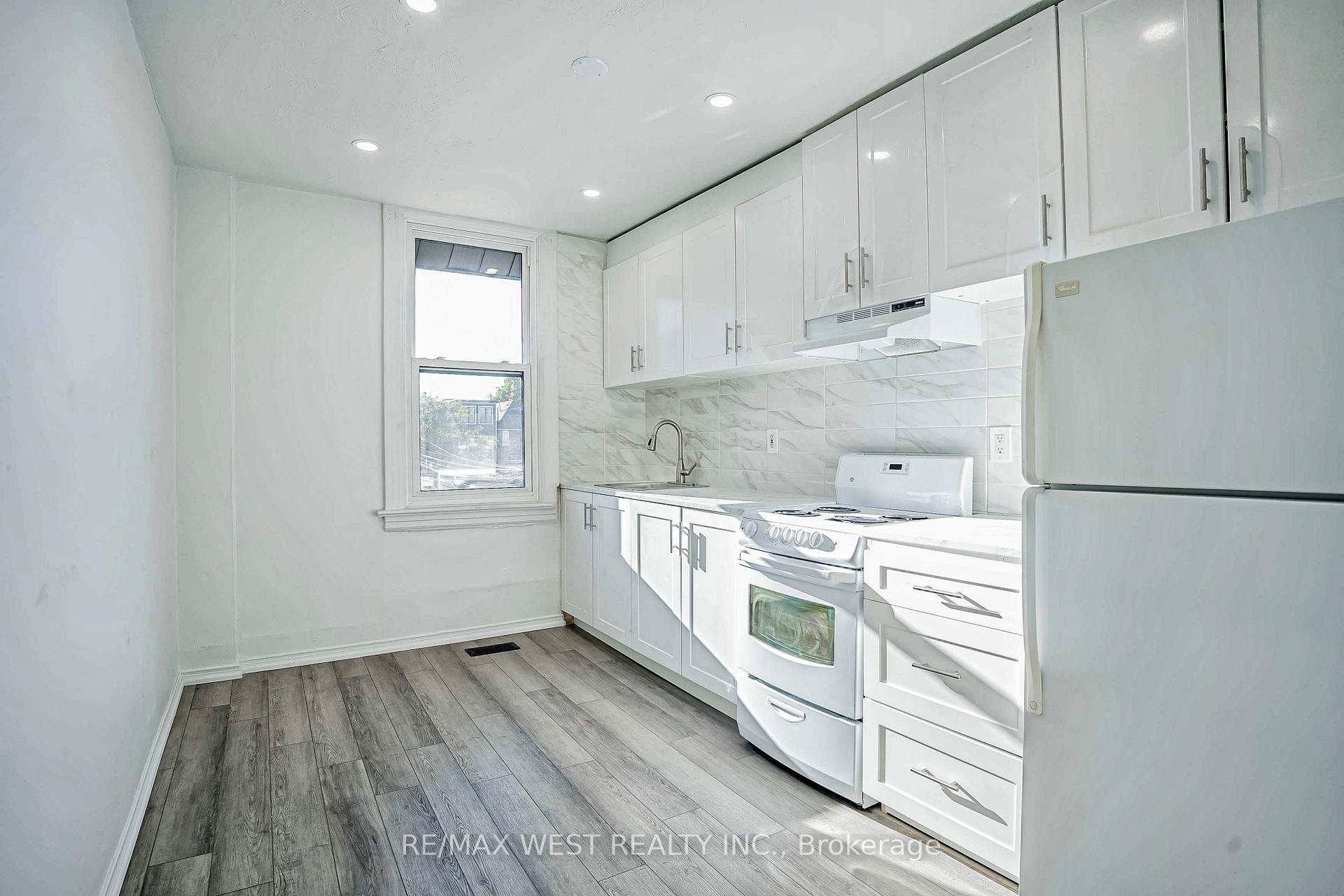 560 Perth Ave, Toronto, ON M6N2W7 | 3 Bedroom 3 Bathroom Semi-Detached House | Image 18