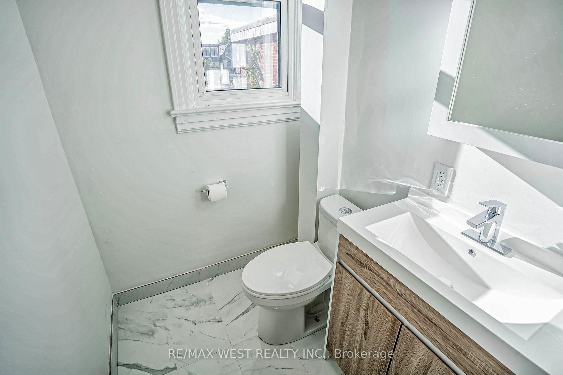 560 Perth Ave, Toronto, ON M6N2W7 | 3 Bedroom 3 Bathroom Semi-Detached House | Image 21