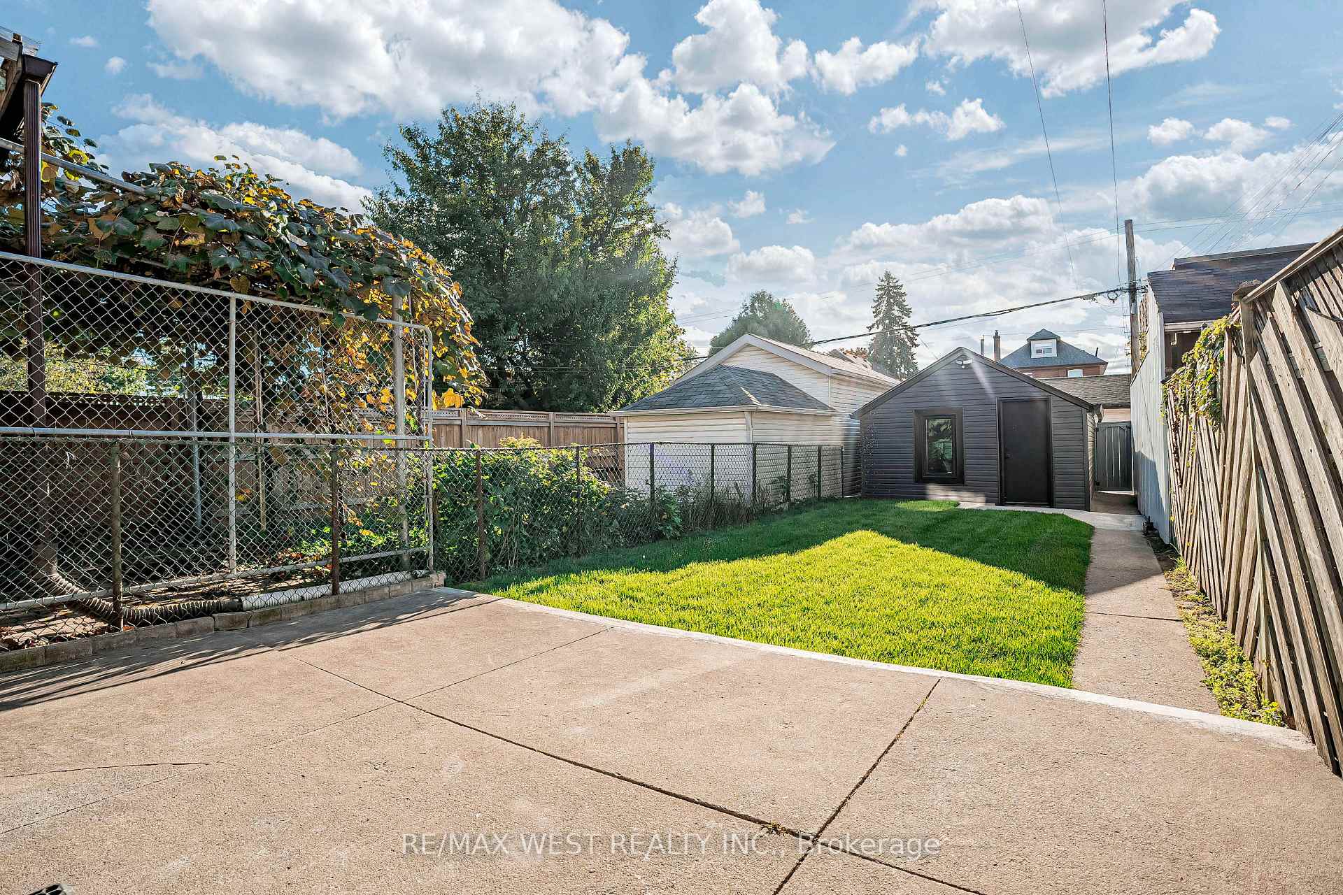 560 Perth Ave, Toronto, ON M6N2W7 | 3 Bedroom 3 Bathroom Semi-Detached House | Image 38