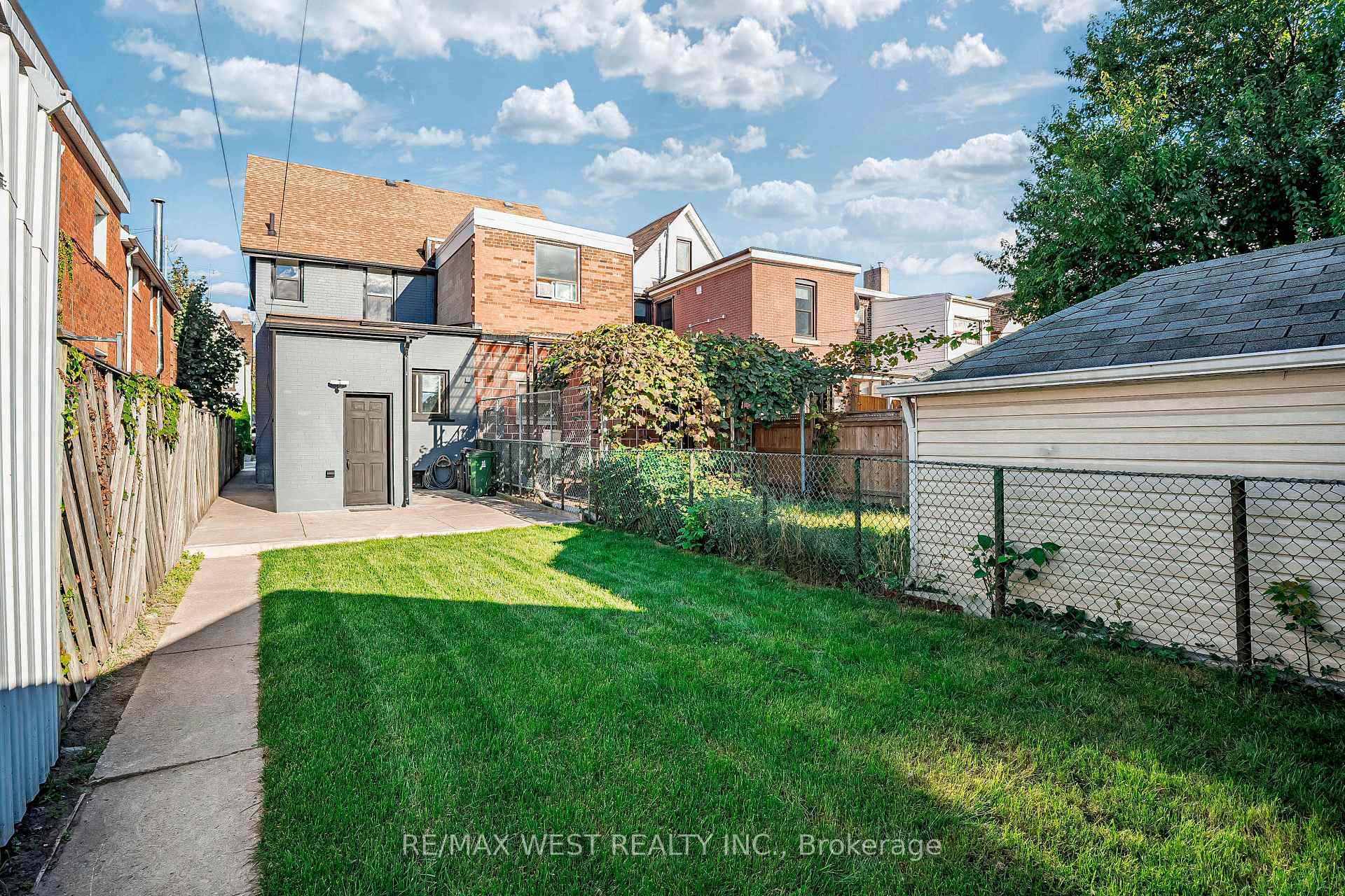 560 Perth Ave, Toronto, ON M6N2W7 | 3 Bedroom 3 Bathroom Semi-Detached House | Image 39