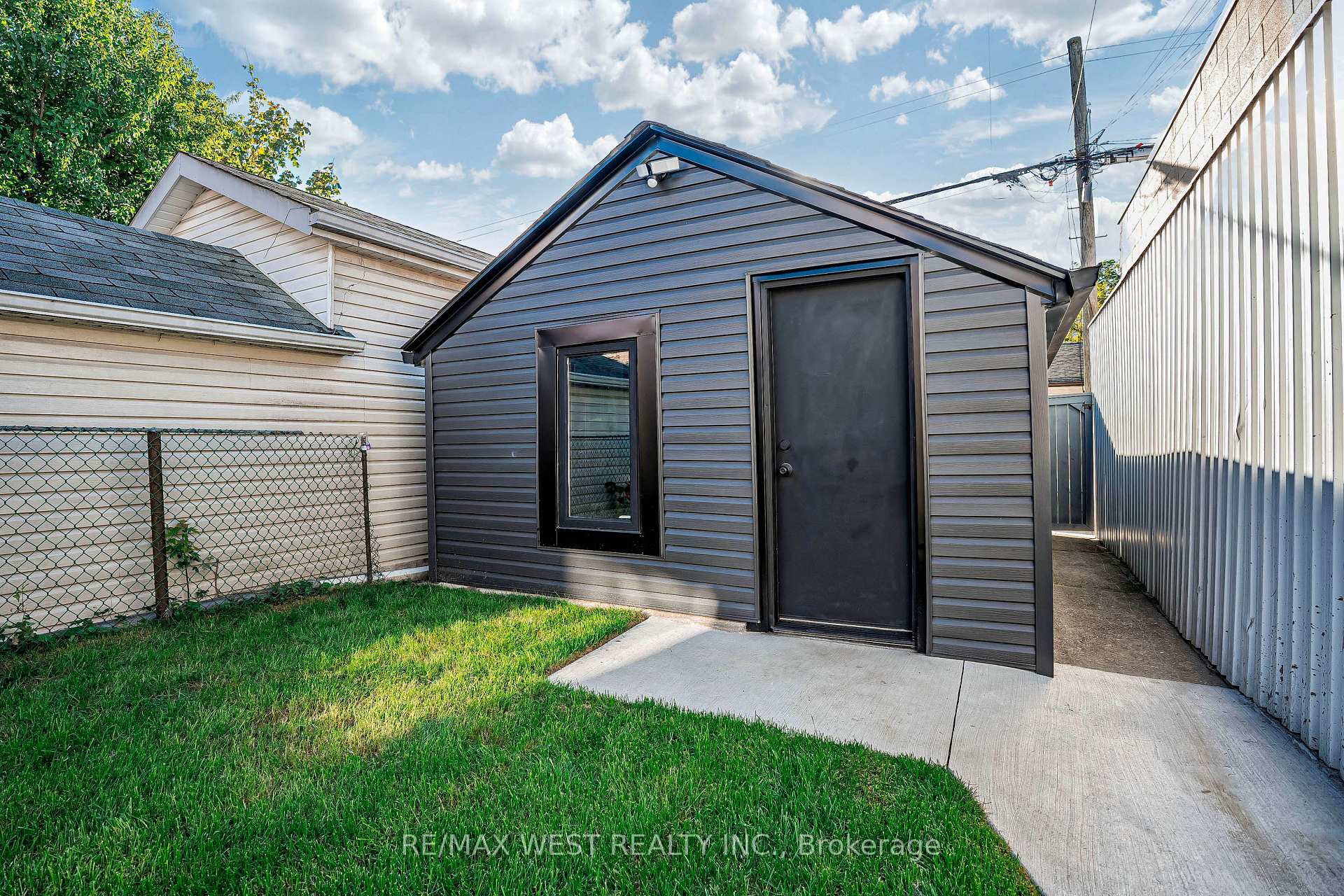 560 Perth Ave, Toronto, ON M6N2W7 | 3 Bedroom 3 Bathroom Semi-Detached House | Image 40