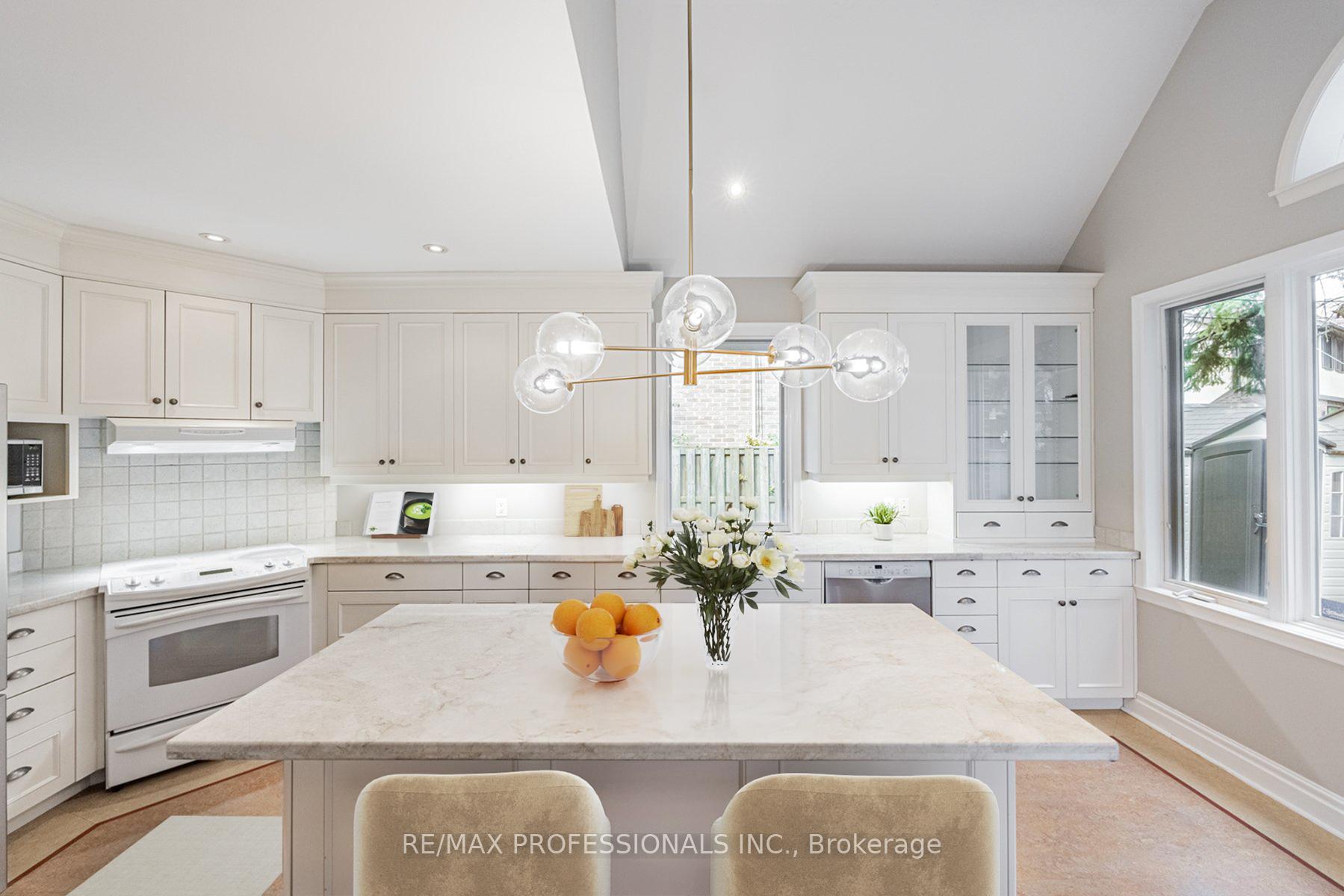 54 Robin Hood Rd, Toronto, ON M9A2W8 | 4 Bedroom 3 Bathroom Detached House | Image 10