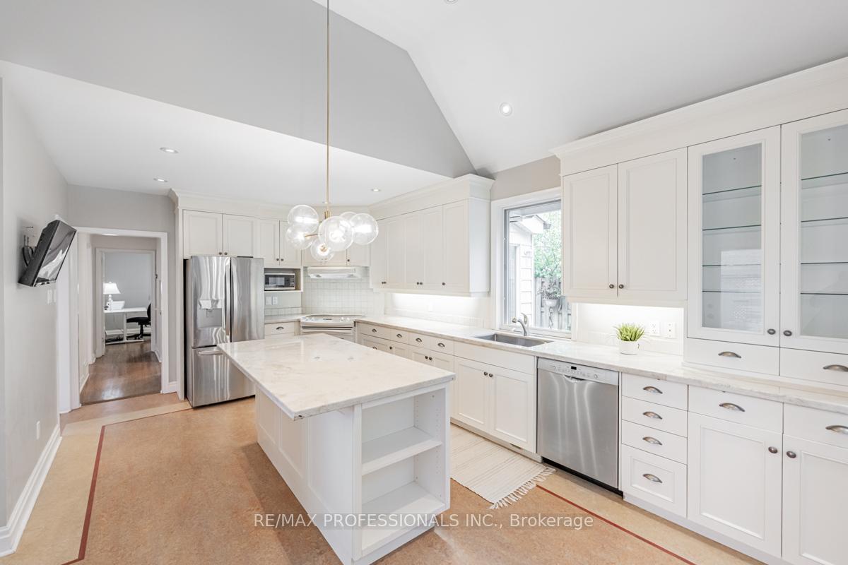 54 Robin Hood Rd, Toronto, ON M9A2W8 | 4 Bedroom 3 Bathroom Detached House | Image 12