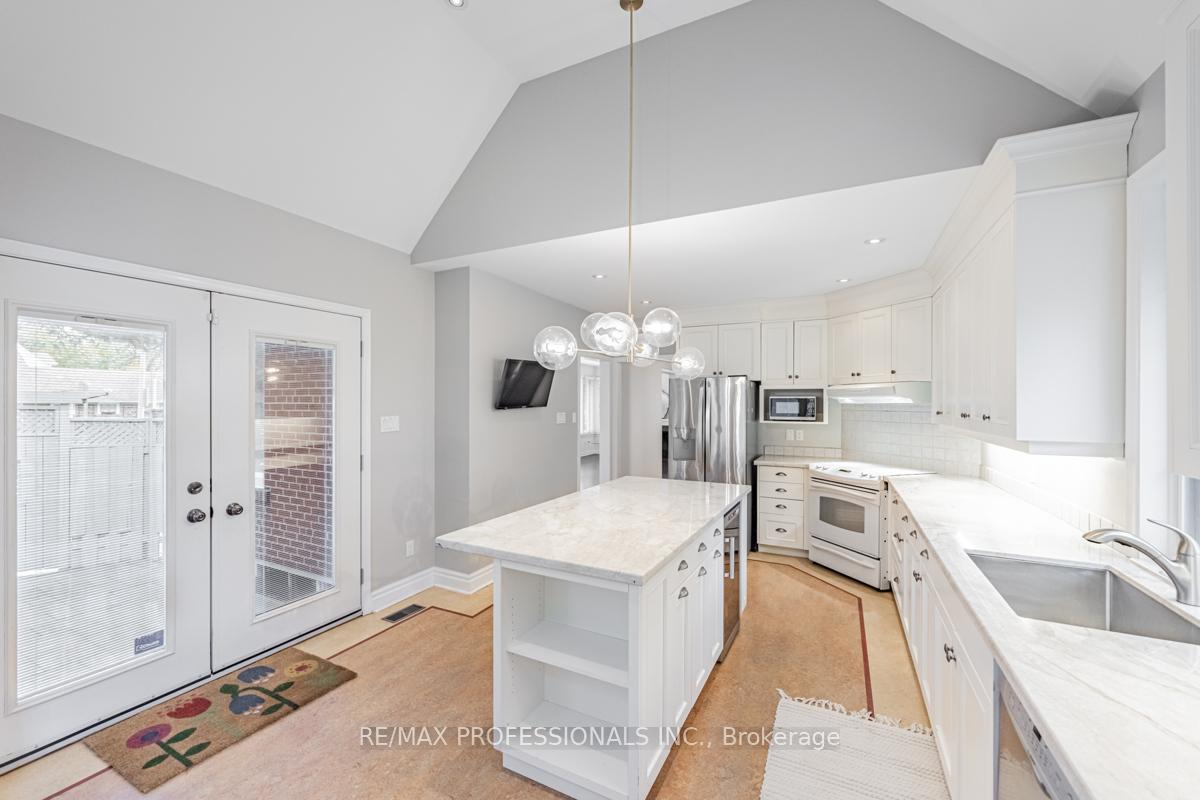 54 Robin Hood Rd, Toronto, ON M9A2W8 | 4 Bedroom 3 Bathroom Detached House | Image 14
