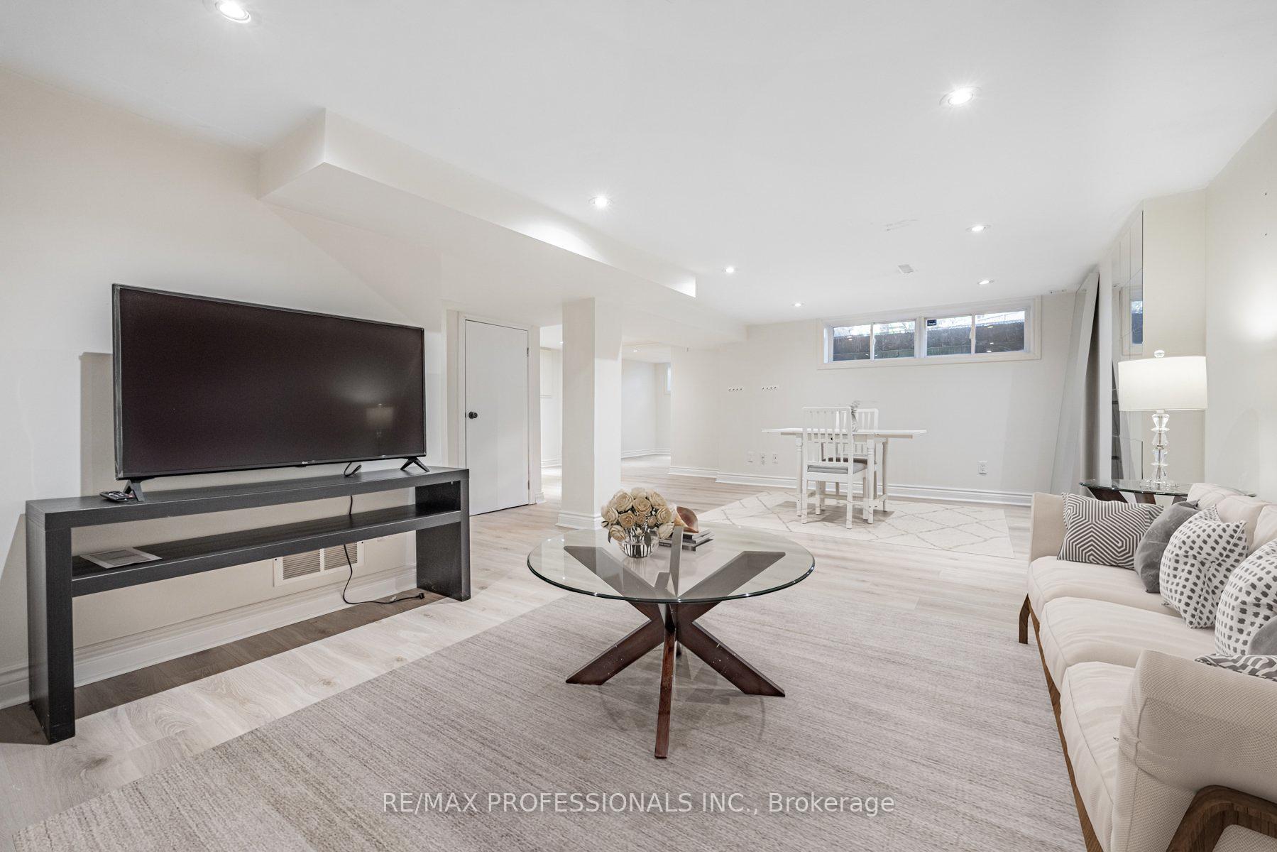 54 Robin Hood Rd, Toronto, ON M9A2W8 | 4 Bedroom 3 Bathroom Detached House | Image 15