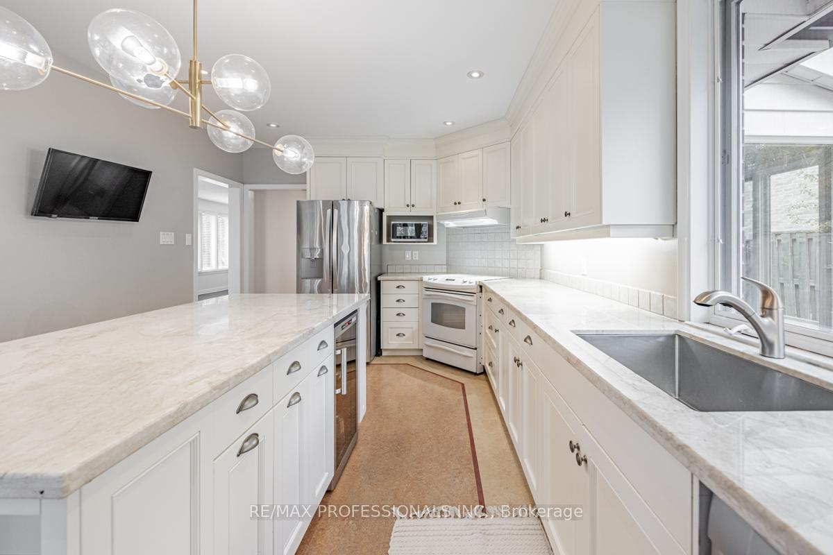 54 Robin Hood Rd, Toronto, ON M9A2W8 | 4 Bedroom 3 Bathroom Detached House | Image 16