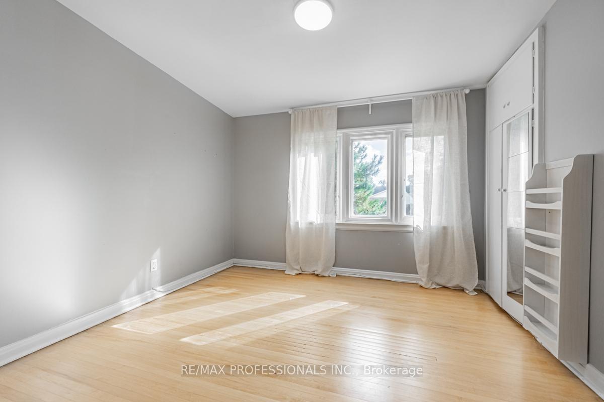 54 Robin Hood Rd, Toronto, ON M9A2W8 | 4 Bedroom 3 Bathroom Detached House | Image 18