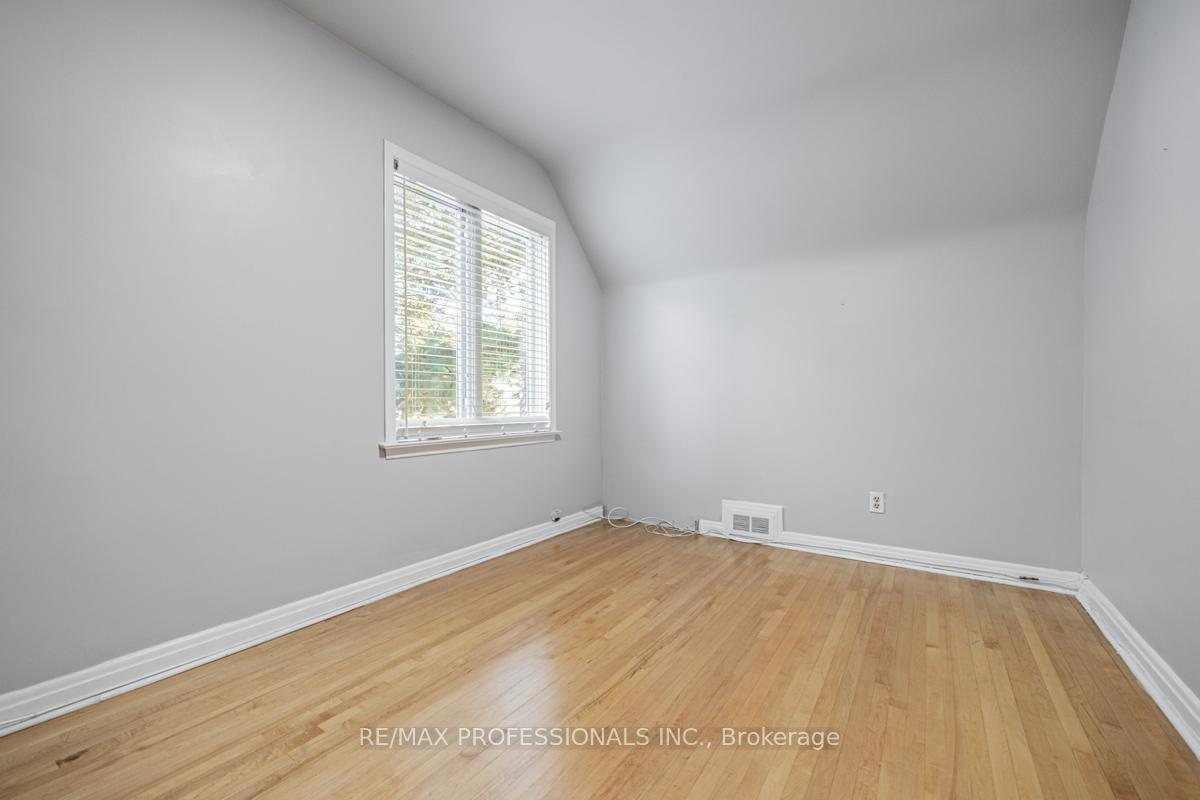 54 Robin Hood Rd, Toronto, ON M9A2W8 | 4 Bedroom 3 Bathroom Detached House | Image 19