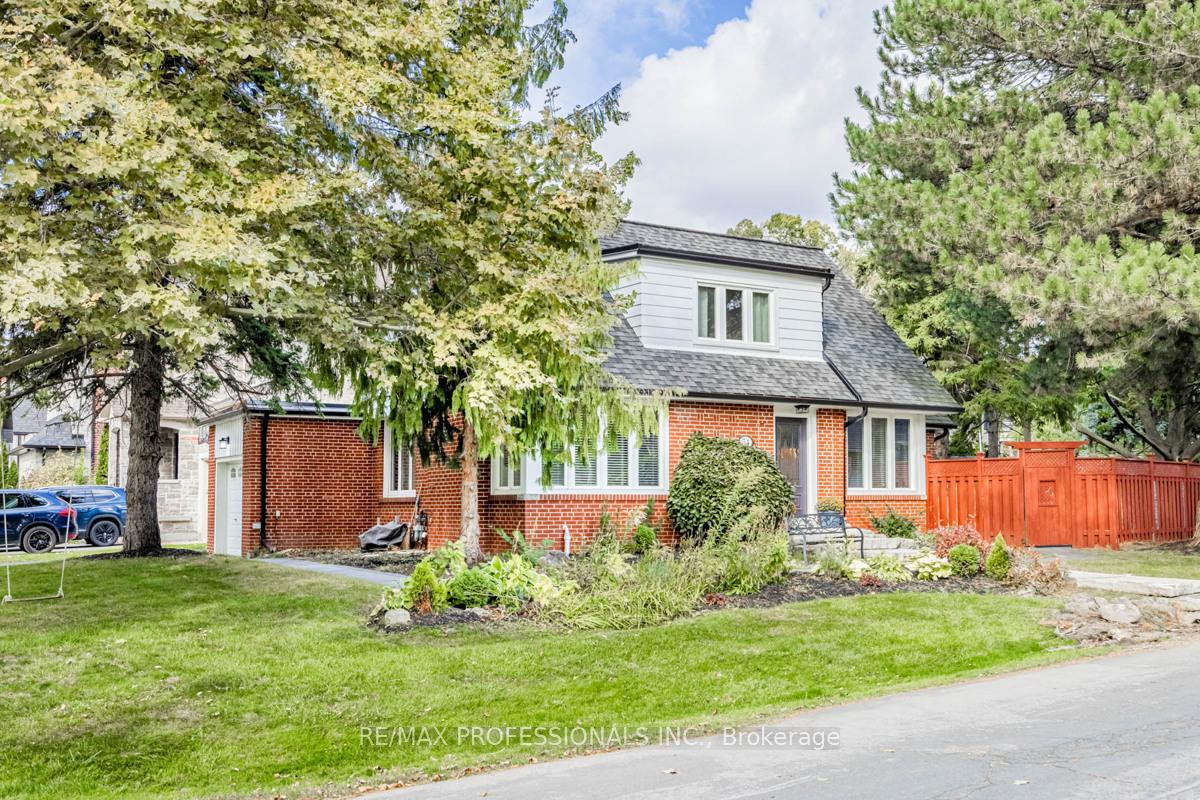 54 Robin Hood Rd, Toronto, ON M9A2W8 | 4 Bedroom 3 Bathroom Detached House | Image 2
