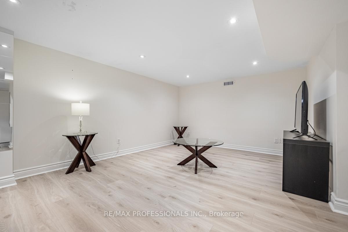 54 Robin Hood Rd, Toronto, ON M9A2W8 | 4 Bedroom 3 Bathroom Detached House | Image 20