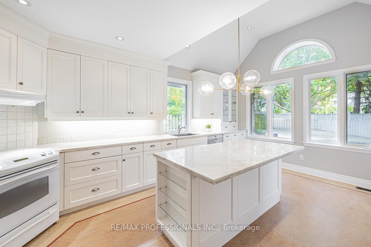 54 Robin Hood Rd, Toronto, ON M9A2W8 | 4 Bedroom 3 Bathroom Detached House | Image 21