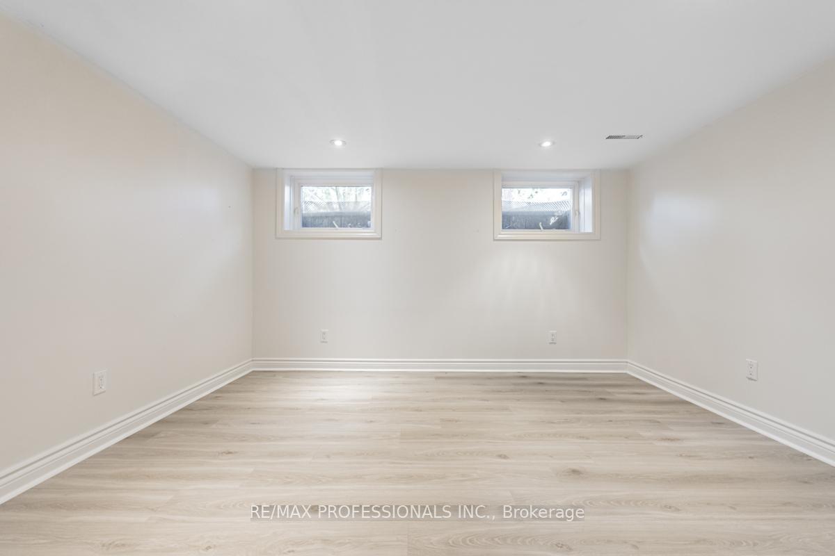 54 Robin Hood Rd, Toronto, ON M9A2W8 | 4 Bedroom 3 Bathroom Detached House | Image 22