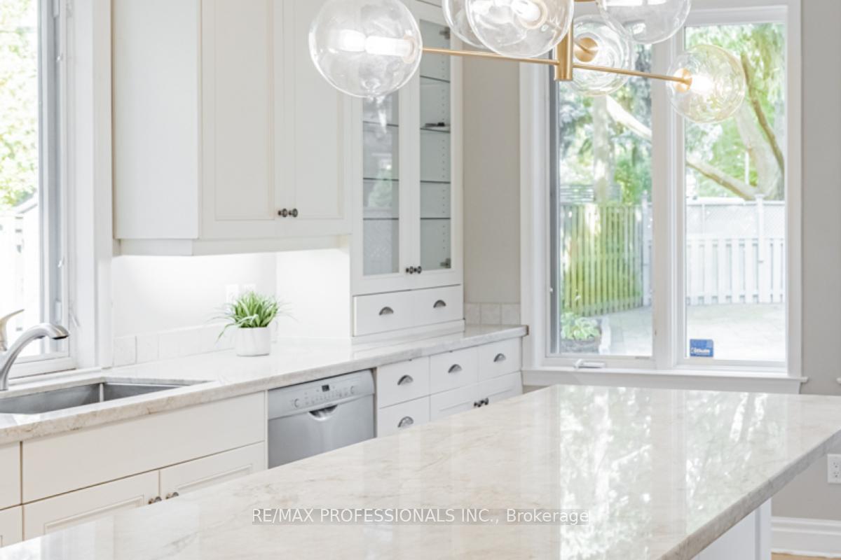 54 Robin Hood Rd, Toronto, ON M9A2W8 | 4 Bedroom 3 Bathroom Detached House | Image 23