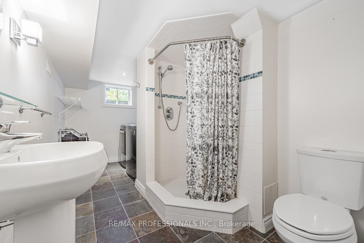 54 Robin Hood Rd, Toronto, ON M9A2W8 | 4 Bedroom 3 Bathroom Detached House | Image 29