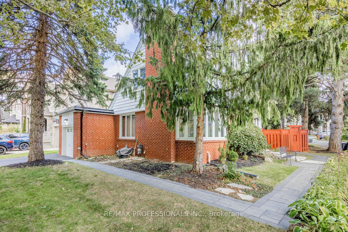 54 Robin Hood Rd, Toronto, ON M9A2W8 | 4 Bedroom 3 Bathroom Detached House | Image 31