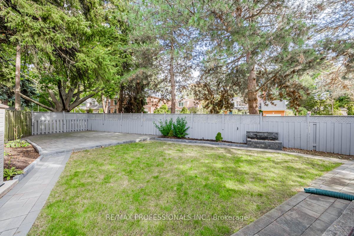 54 Robin Hood Rd, Toronto, ON M9A2W8 | 4 Bedroom 3 Bathroom Detached House | Image 35