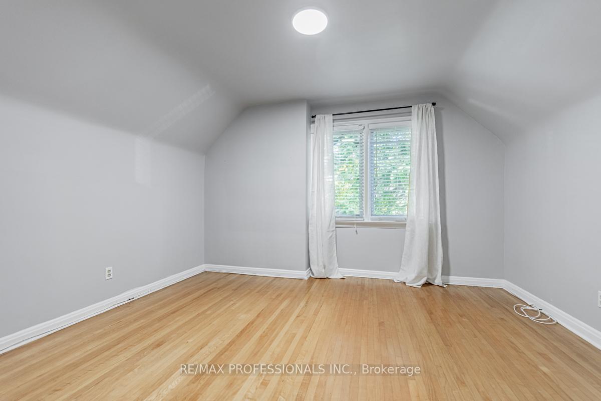 54 Robin Hood Rd, Toronto, ON M9A2W8 | 4 Bedroom 3 Bathroom Detached House | Image 36