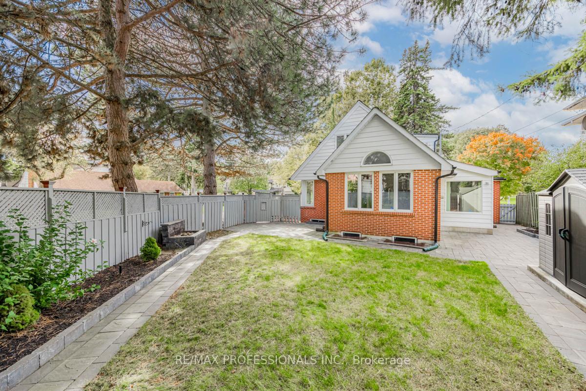 54 Robin Hood Rd, Toronto, ON M9A2W8 | 4 Bedroom 3 Bathroom Detached House | Image 37