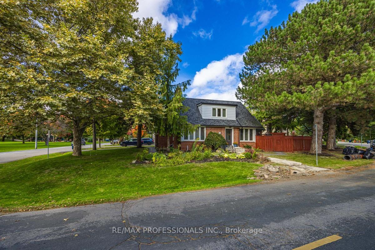 54 Robin Hood Rd, Toronto, ON M9A2W8 | 4 Bedroom 3 Bathroom Detached House | Image 38
