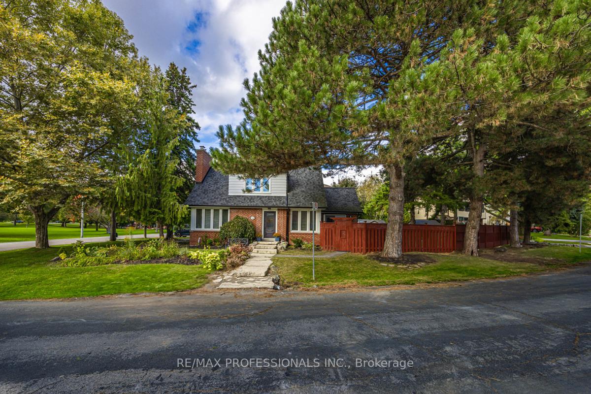 54 Robin Hood Rd, Toronto, ON M9A2W8 | 4 Bedroom 3 Bathroom Detached House | Image 39